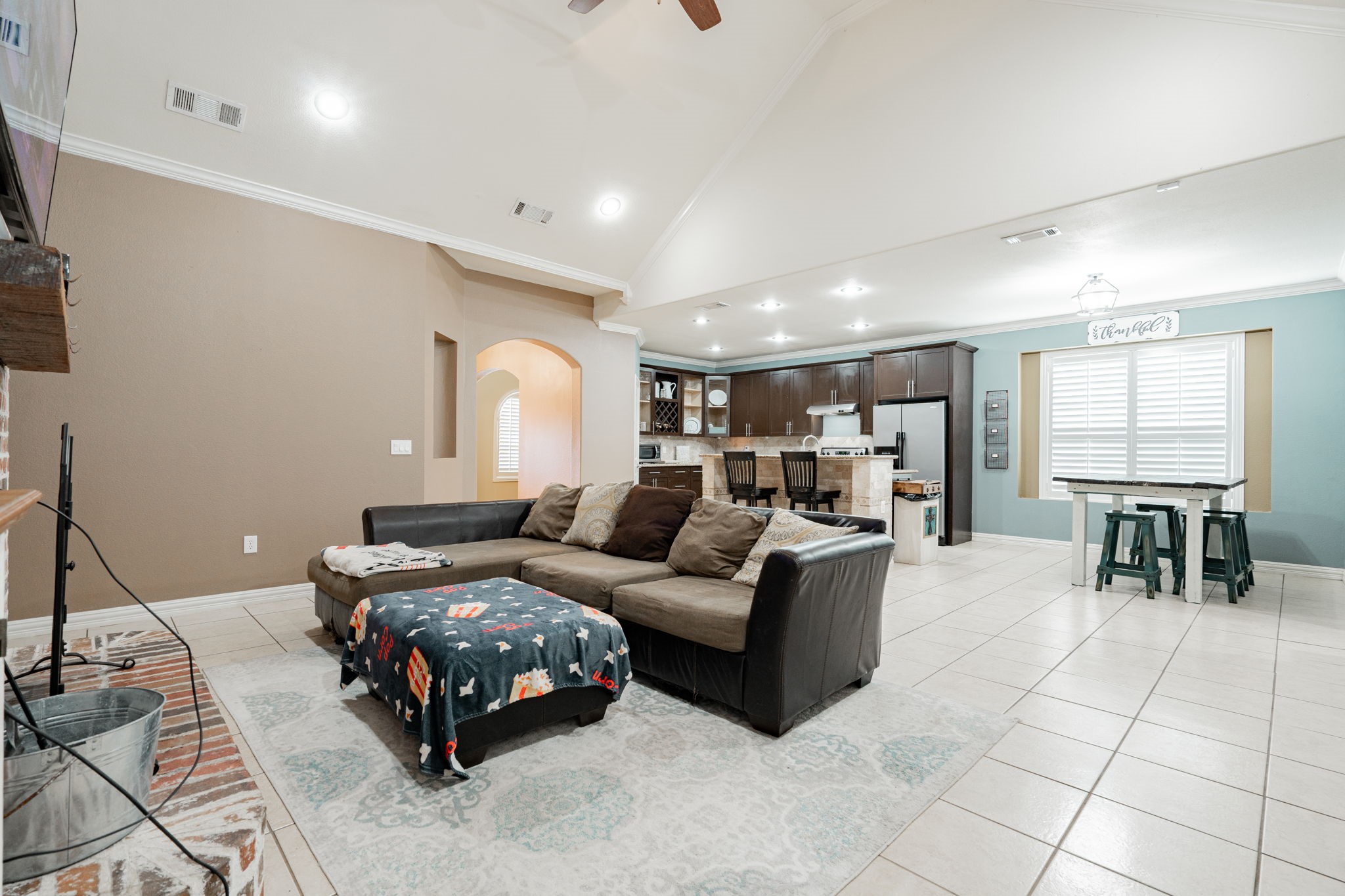 1452 Private Road 2737