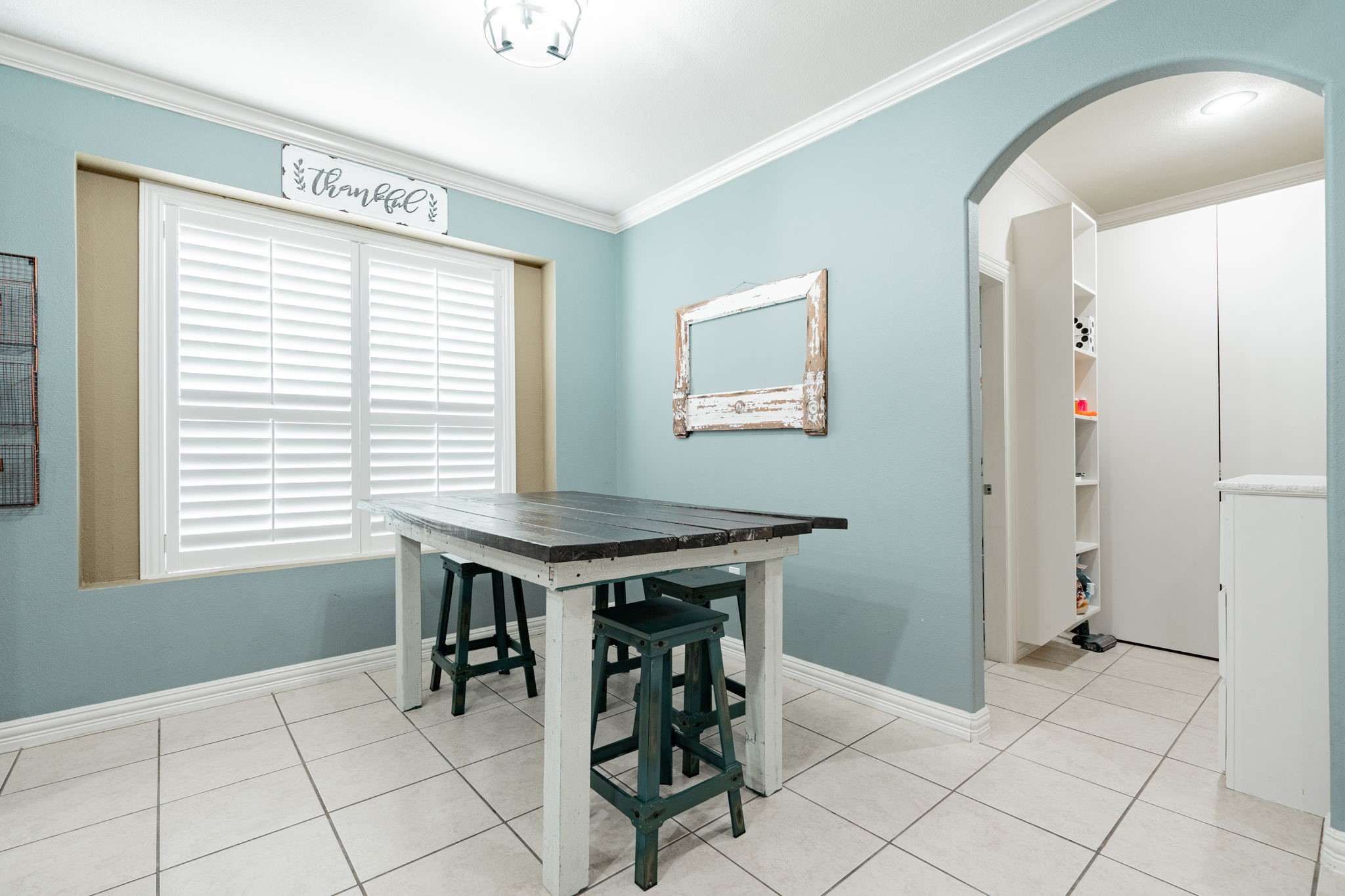 1452 Private Road 2737