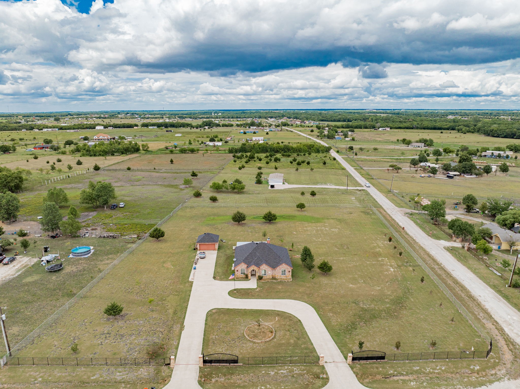 1452 Private Road 2737