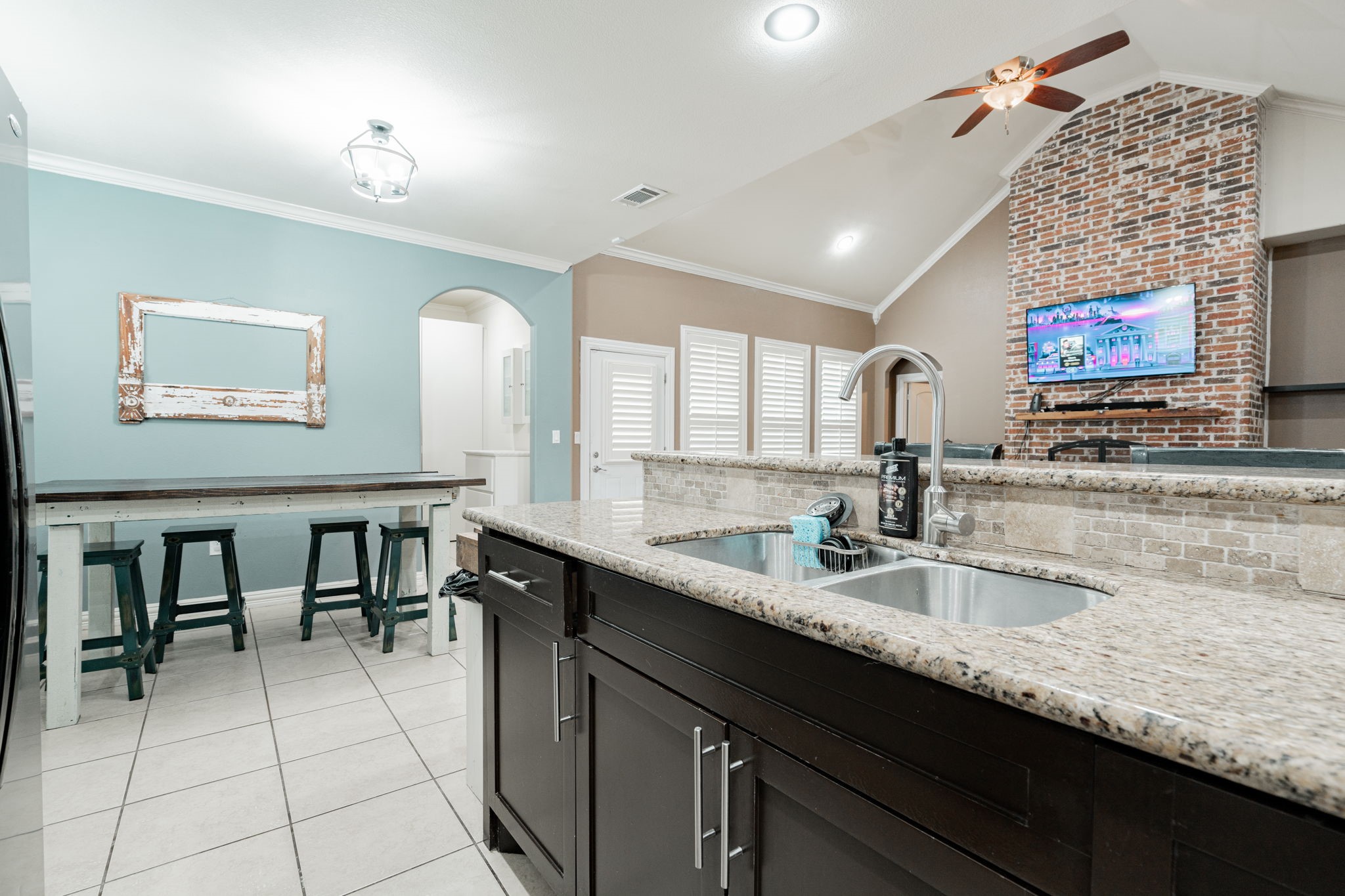 1452 Private Road 2737