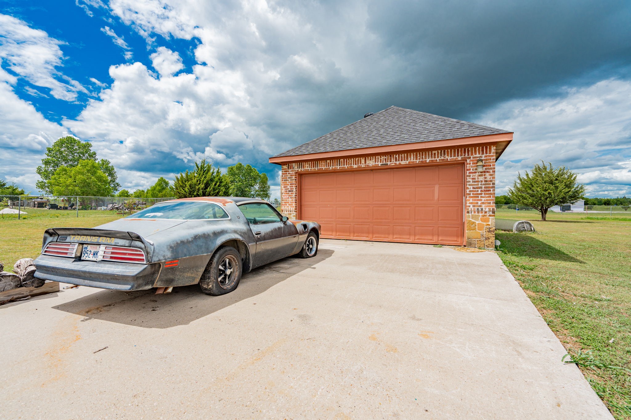 1452 Private Road 2737