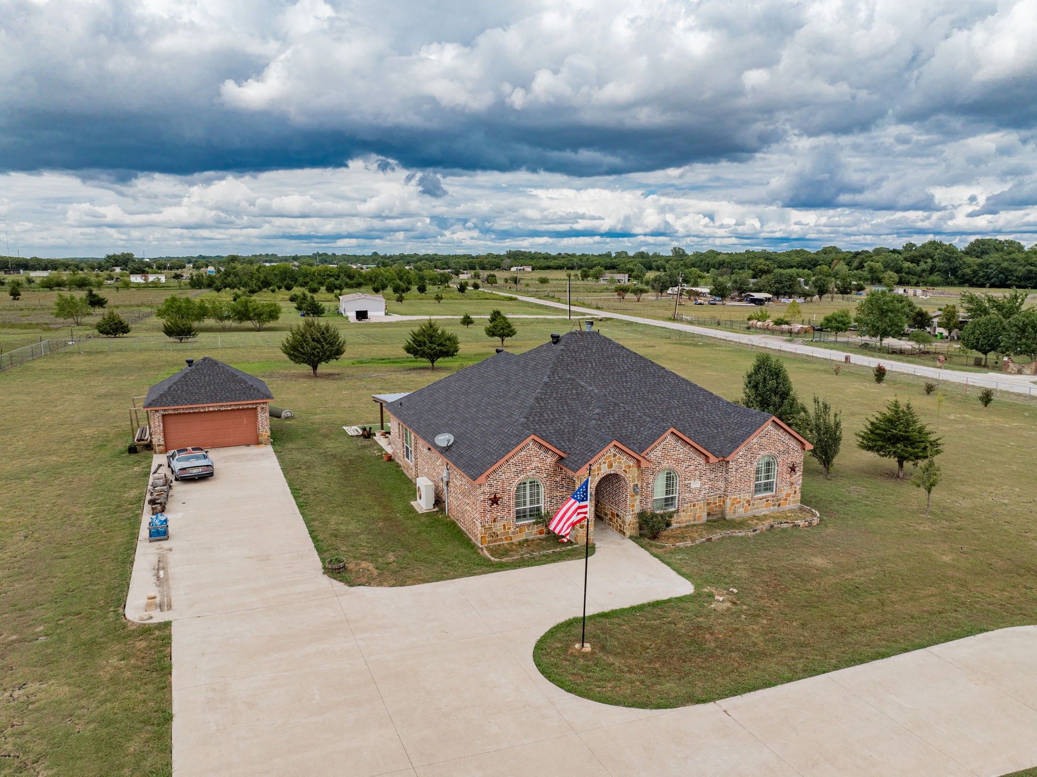 1452 Private Road 2737