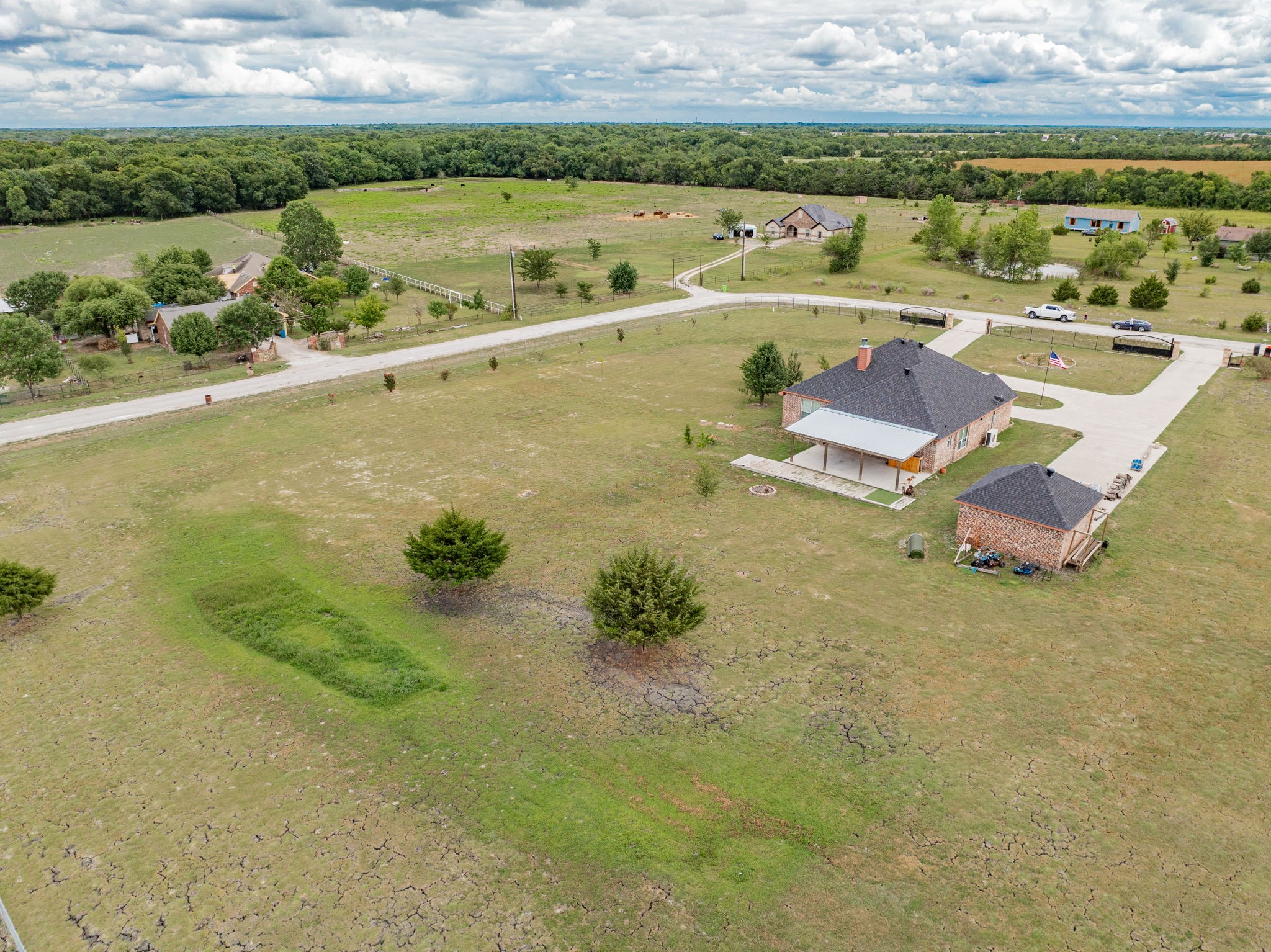 1452 Private Road 2737