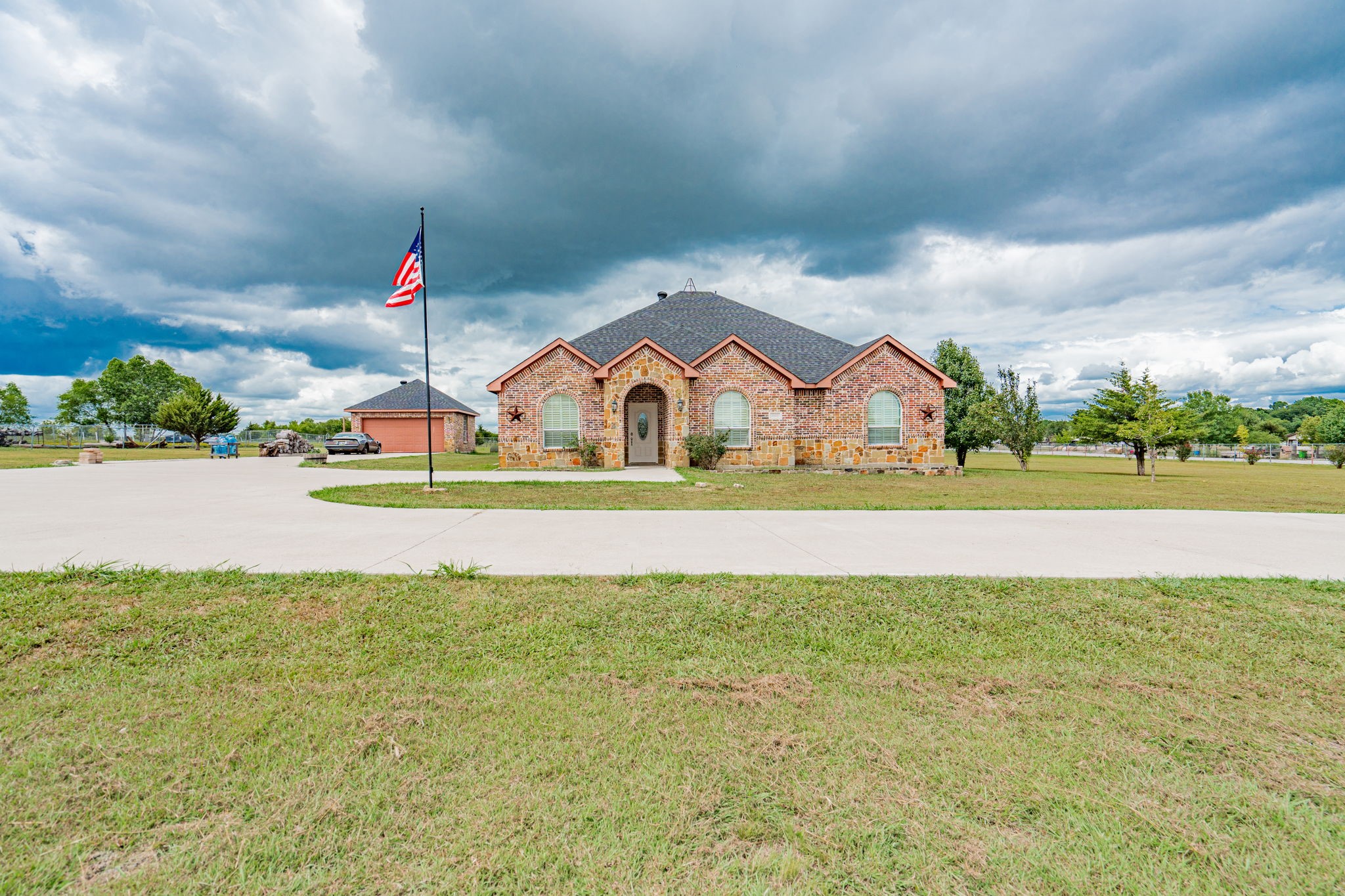 1452 Private Road 2737