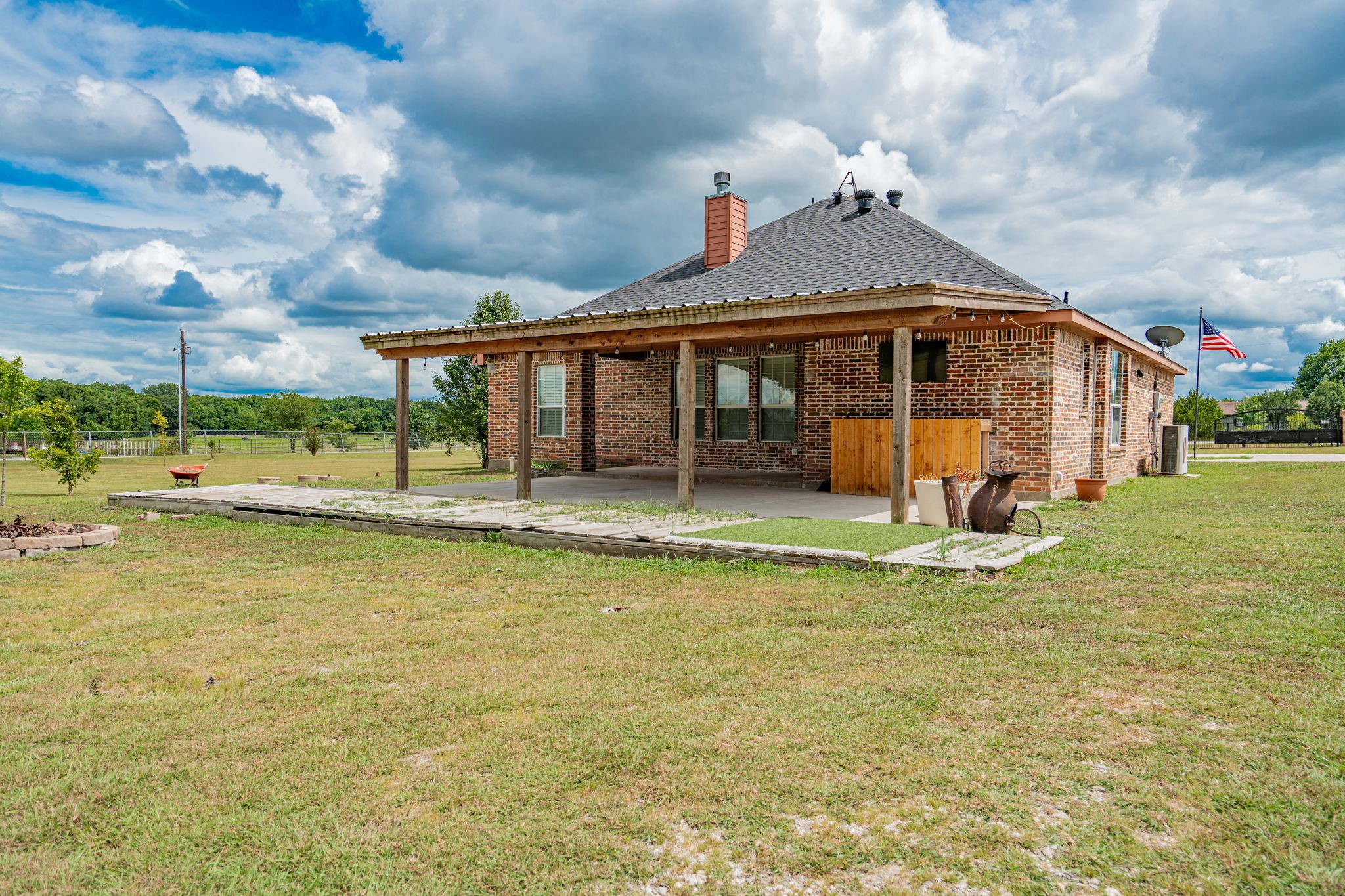 1452 Private Road 2737