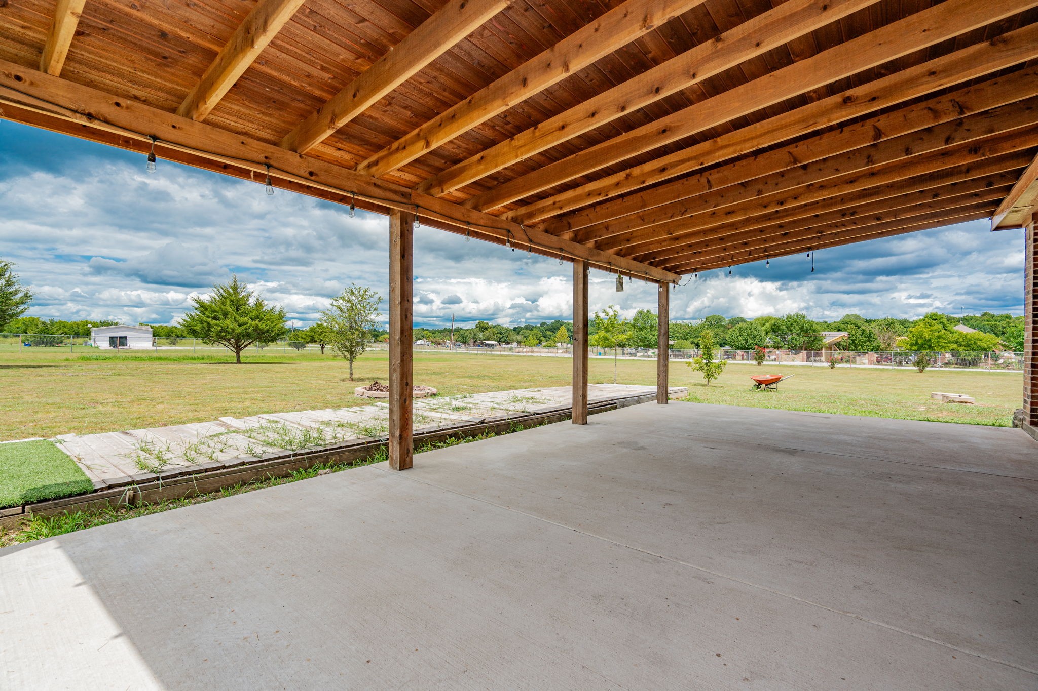 1452 Private Road 2737