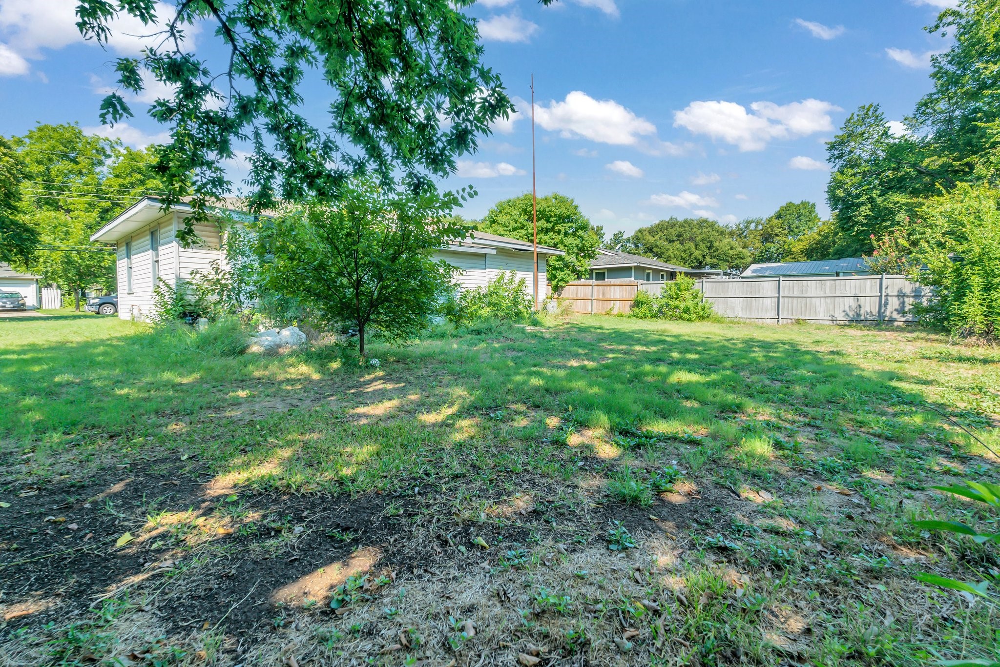 140 NW Lorna Street