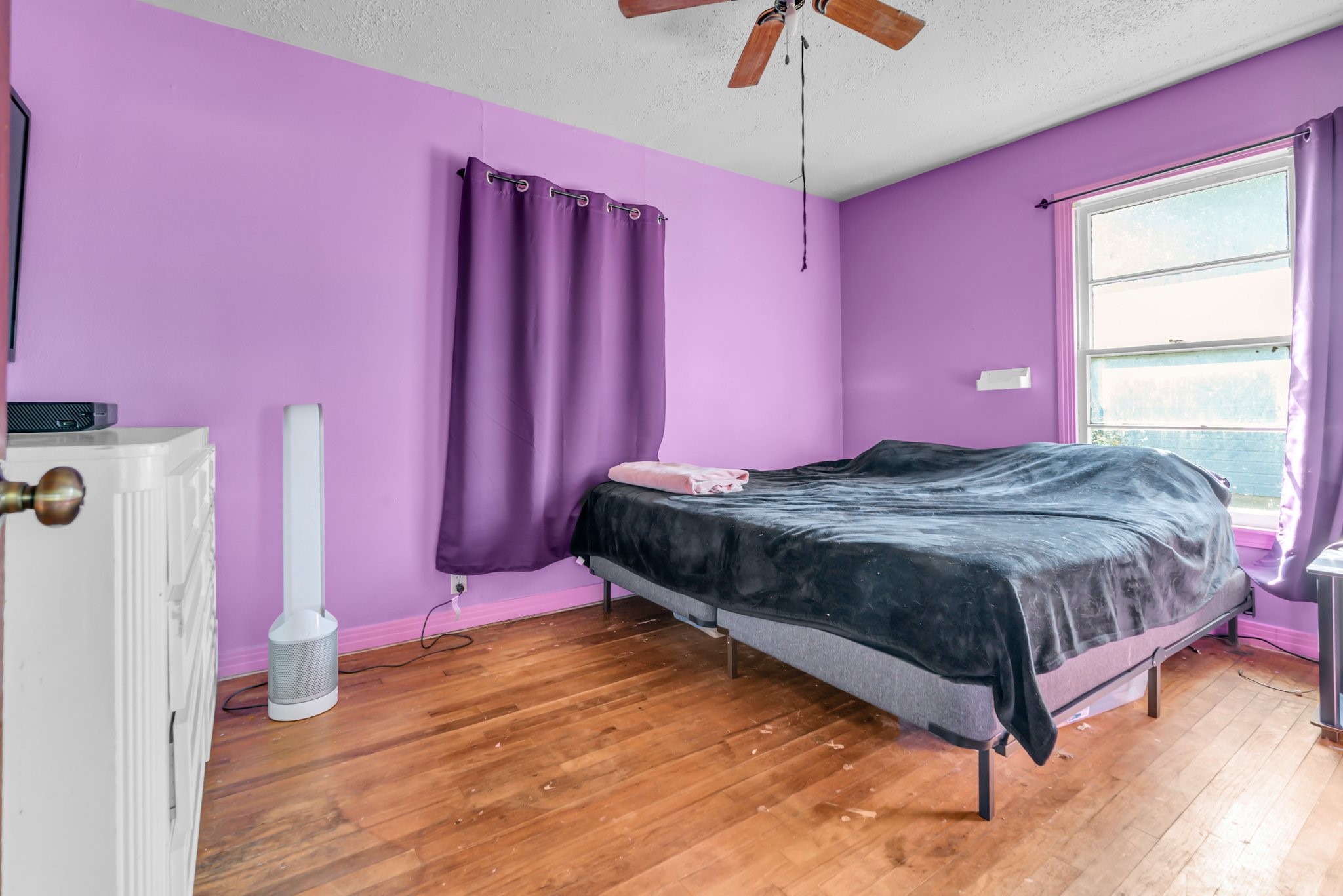 140 NW Lorna Street