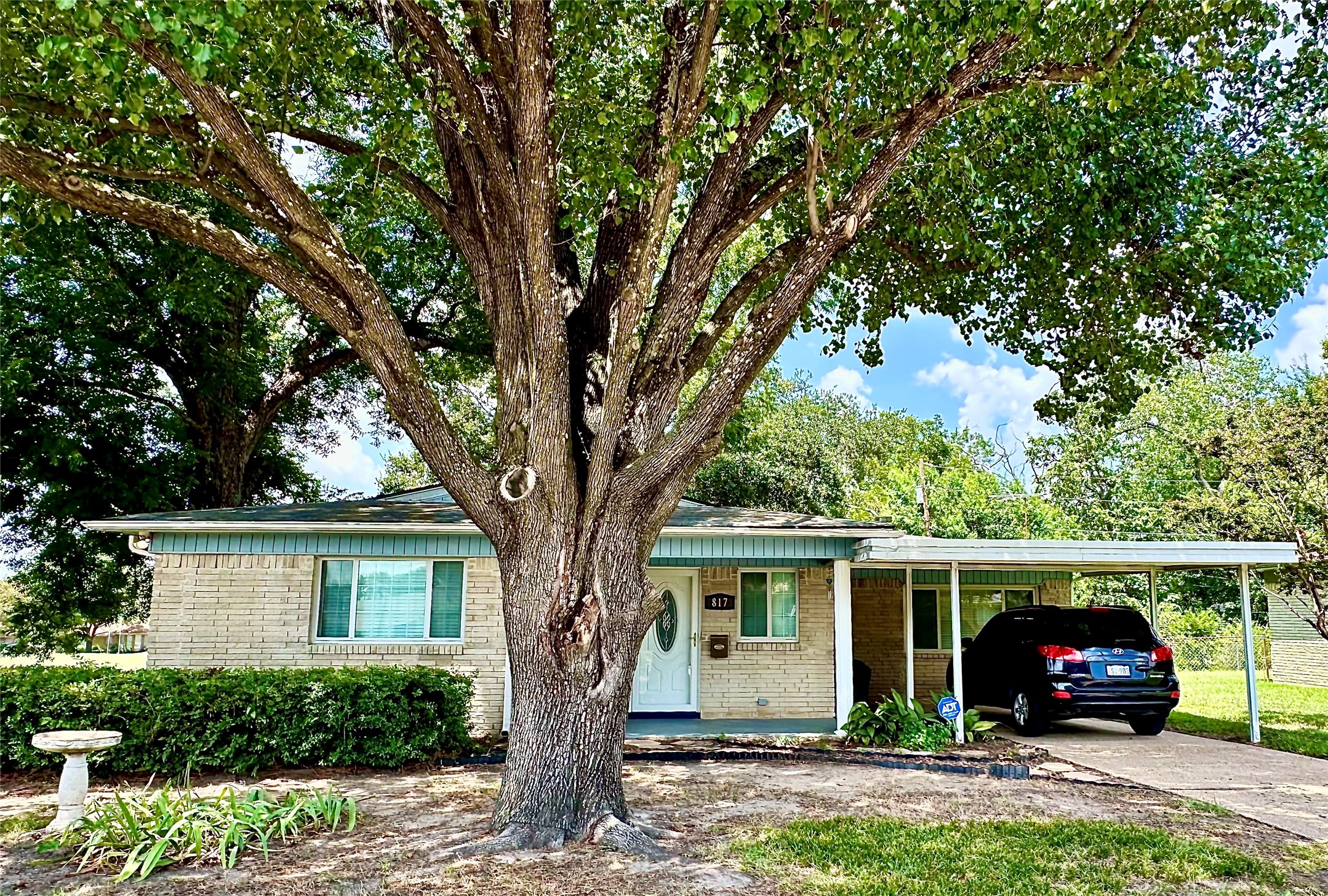 817 Lakeside Drive