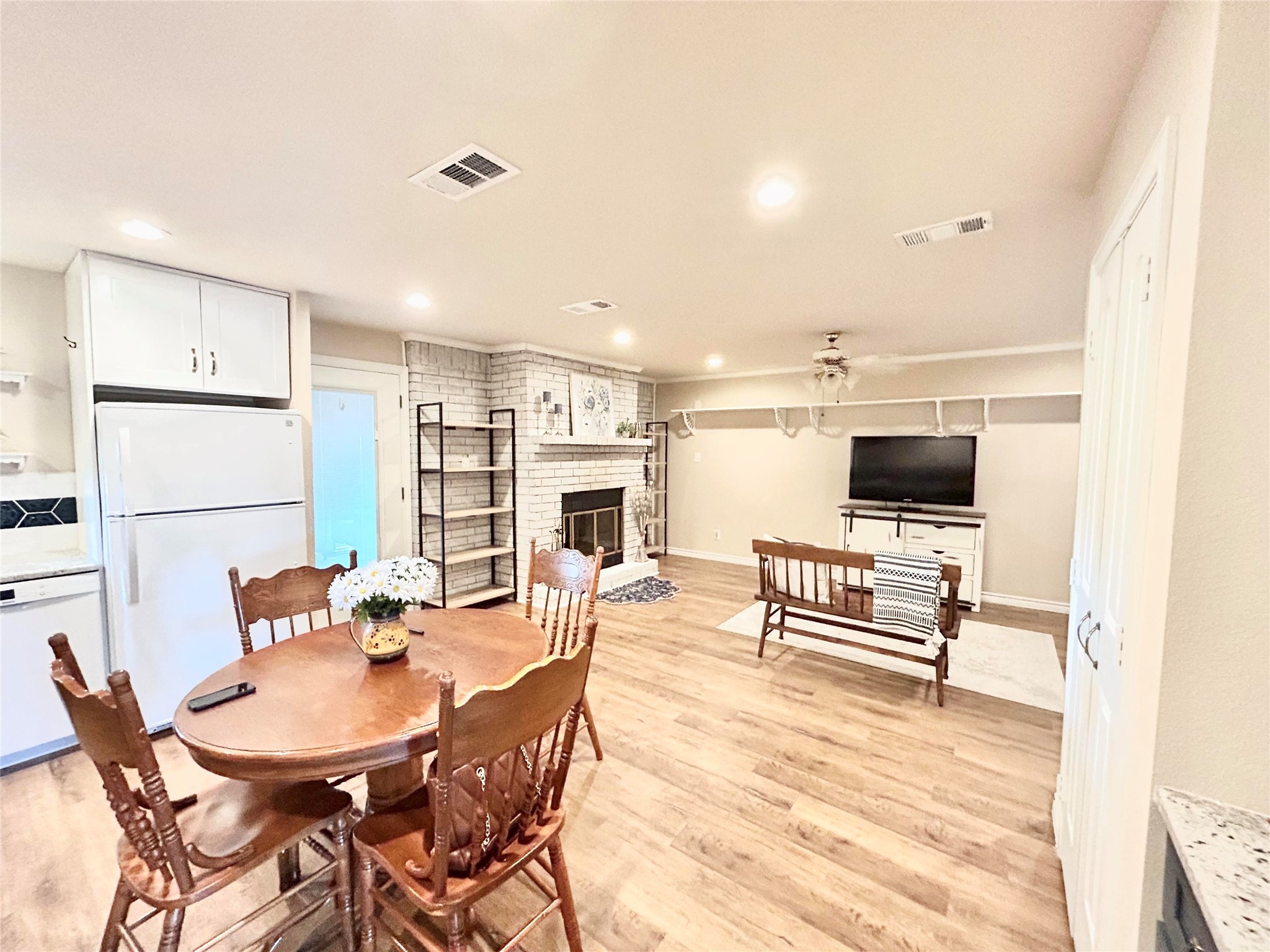 817 Lakeside Drive
