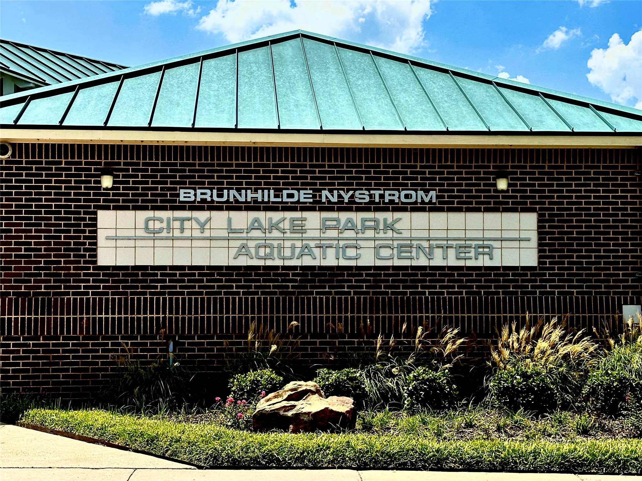 817 Lakeside Drive