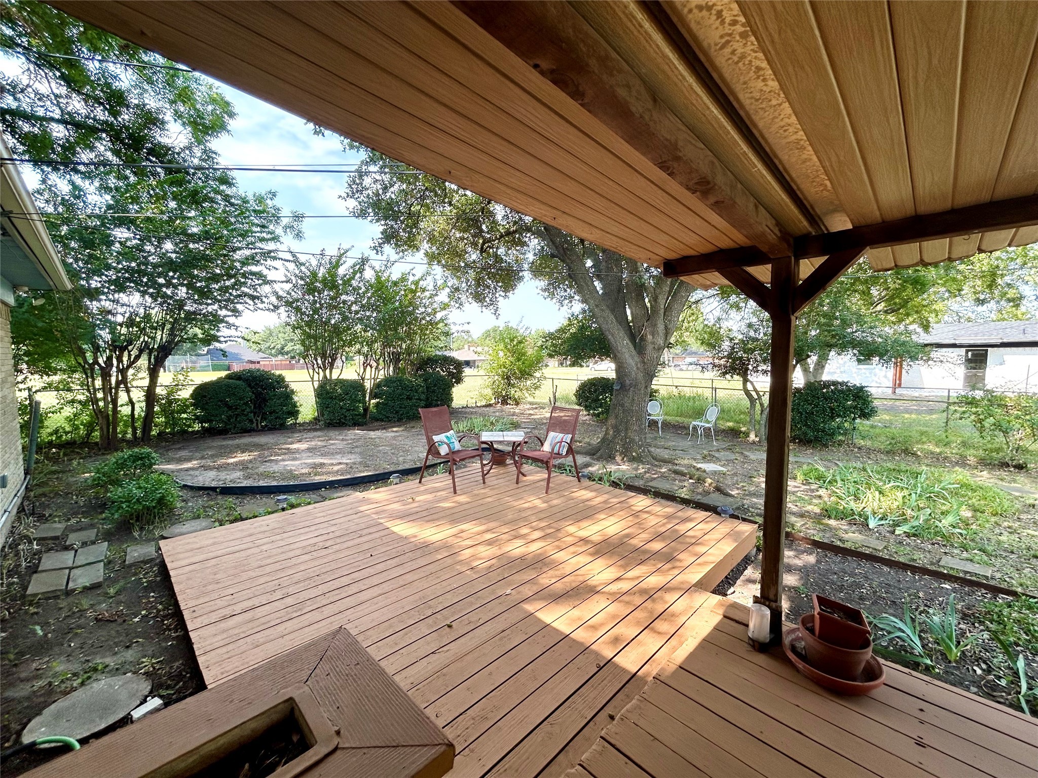 817 Lakeside Drive