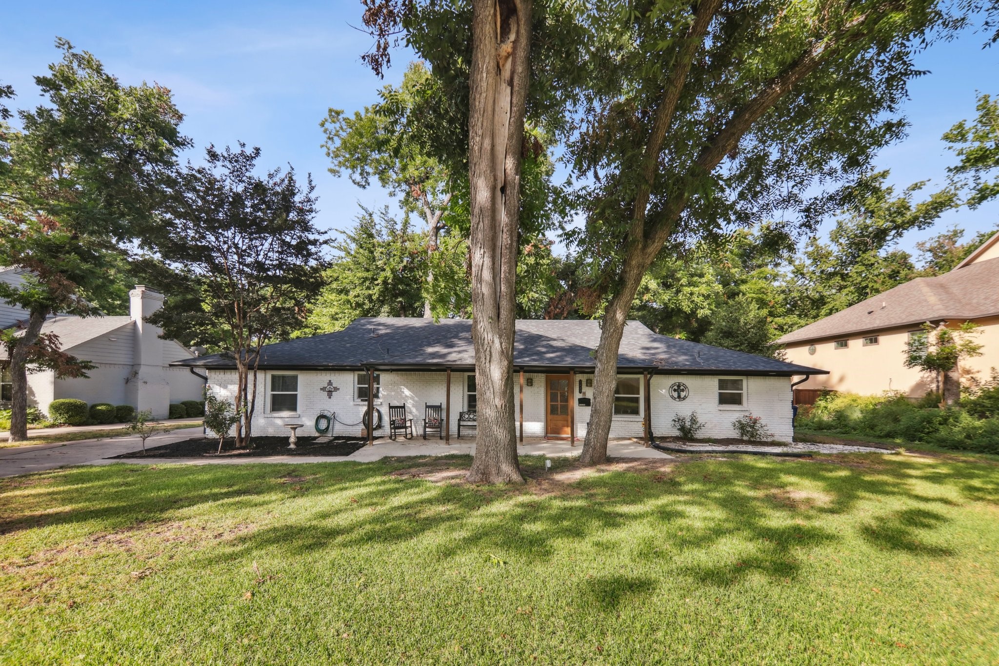 2613 S Glenbrook Drive