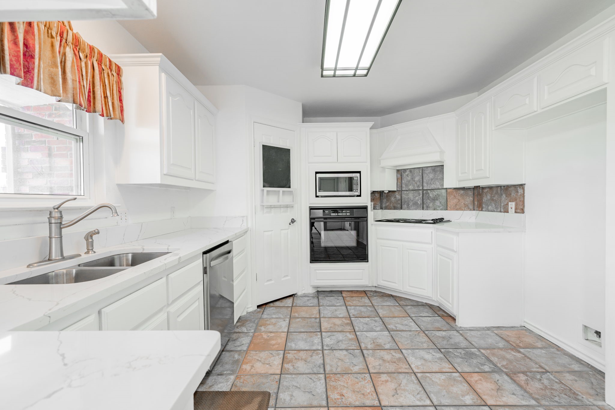 3073 W Ridgeview Circle
