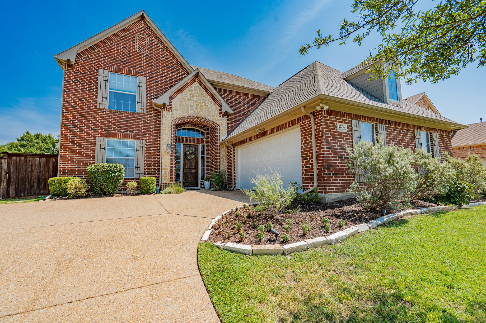 2806 Knightsbridge Lane