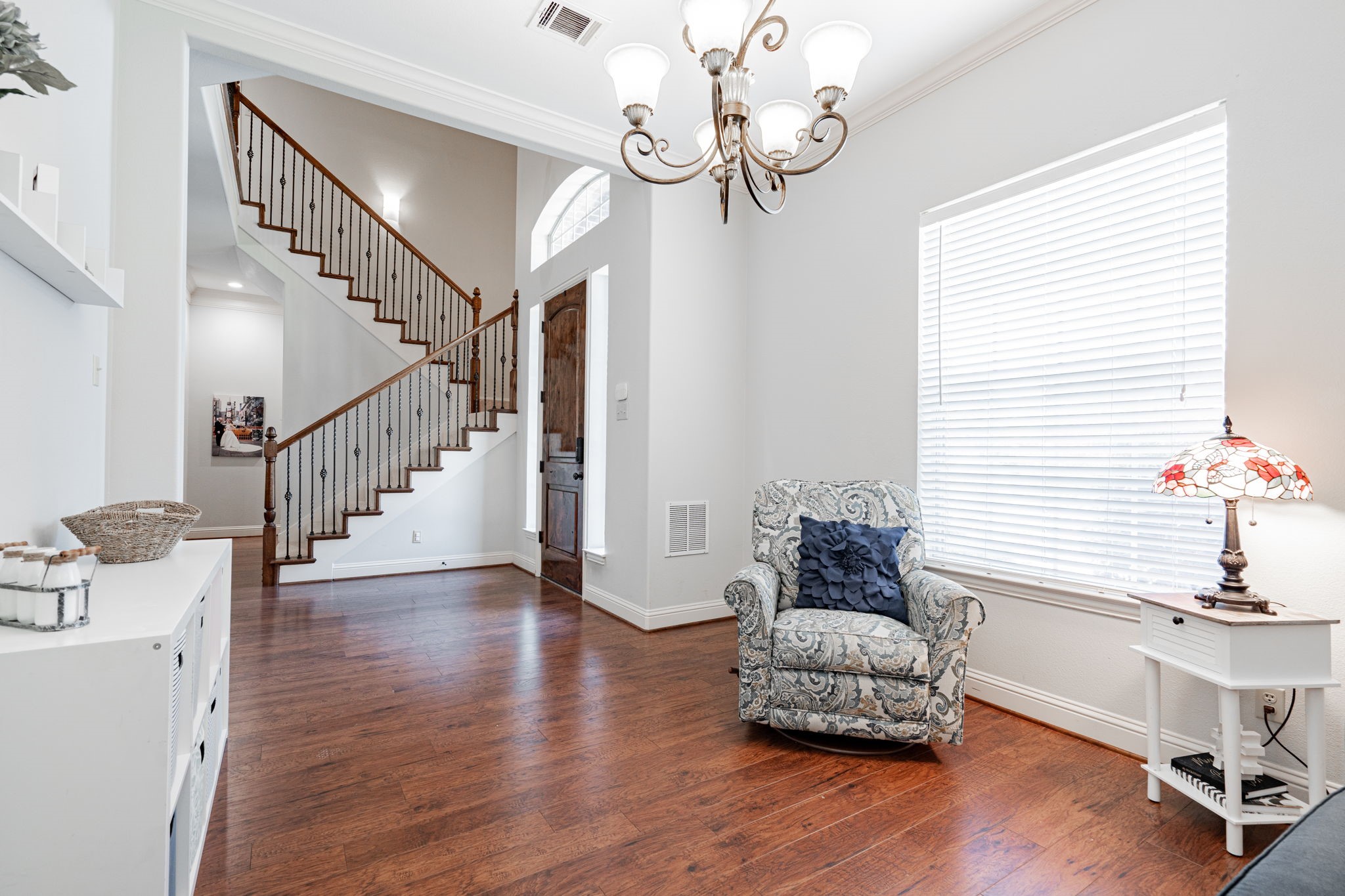 2806 Knightsbridge Lane