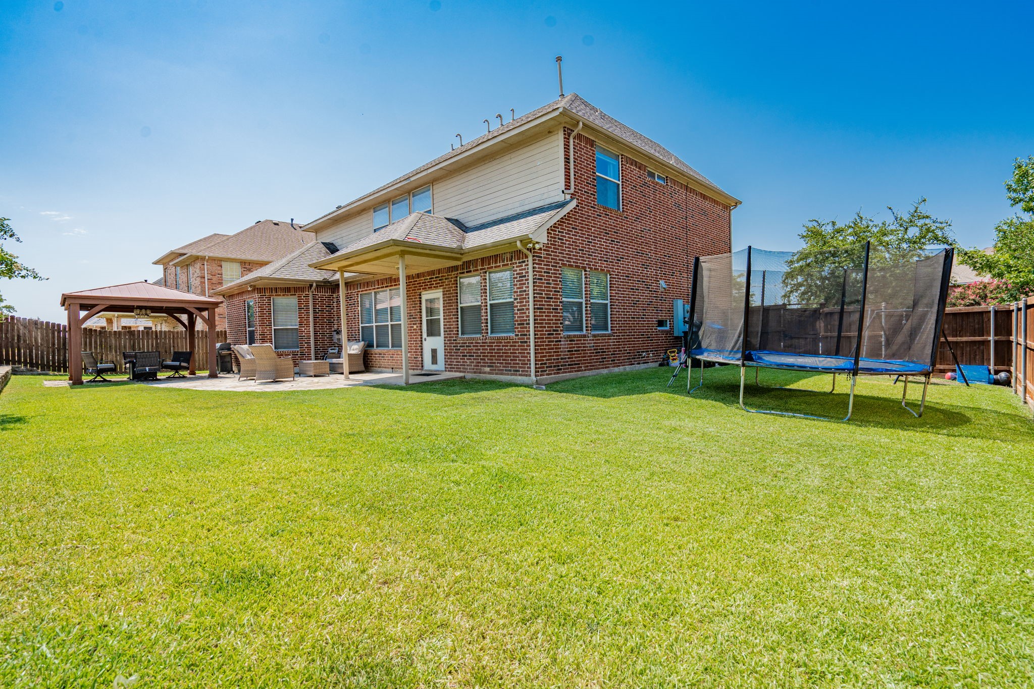 2806 Knightsbridge Lane