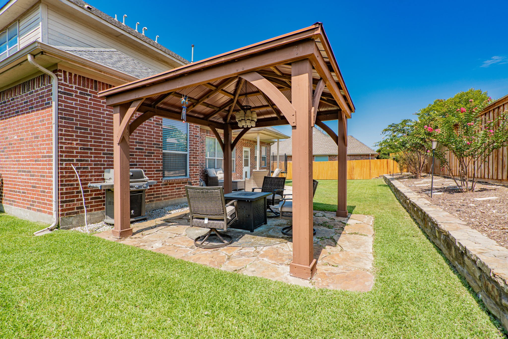2806 Knightsbridge Lane