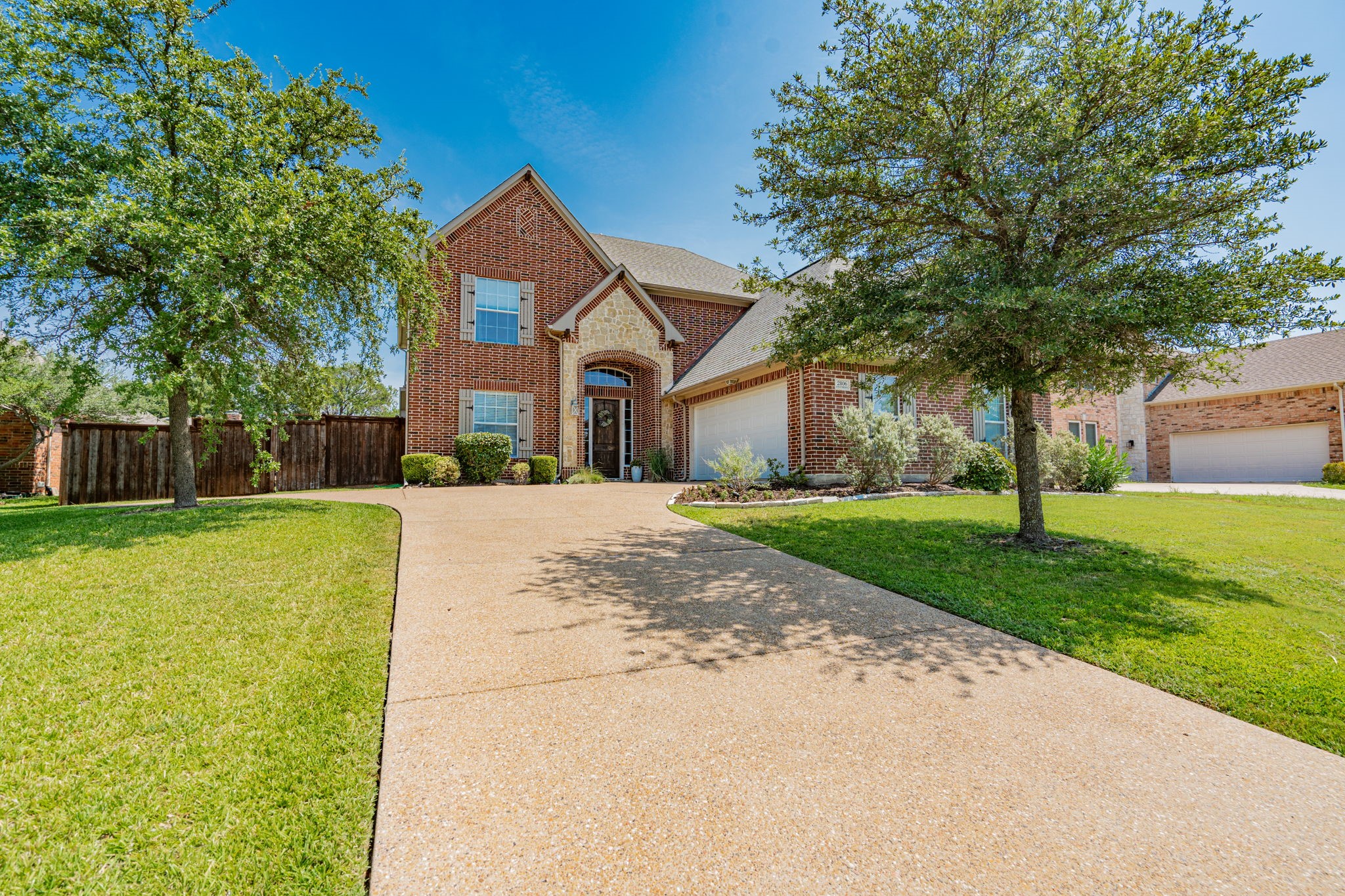 2806 Knightsbridge Lane