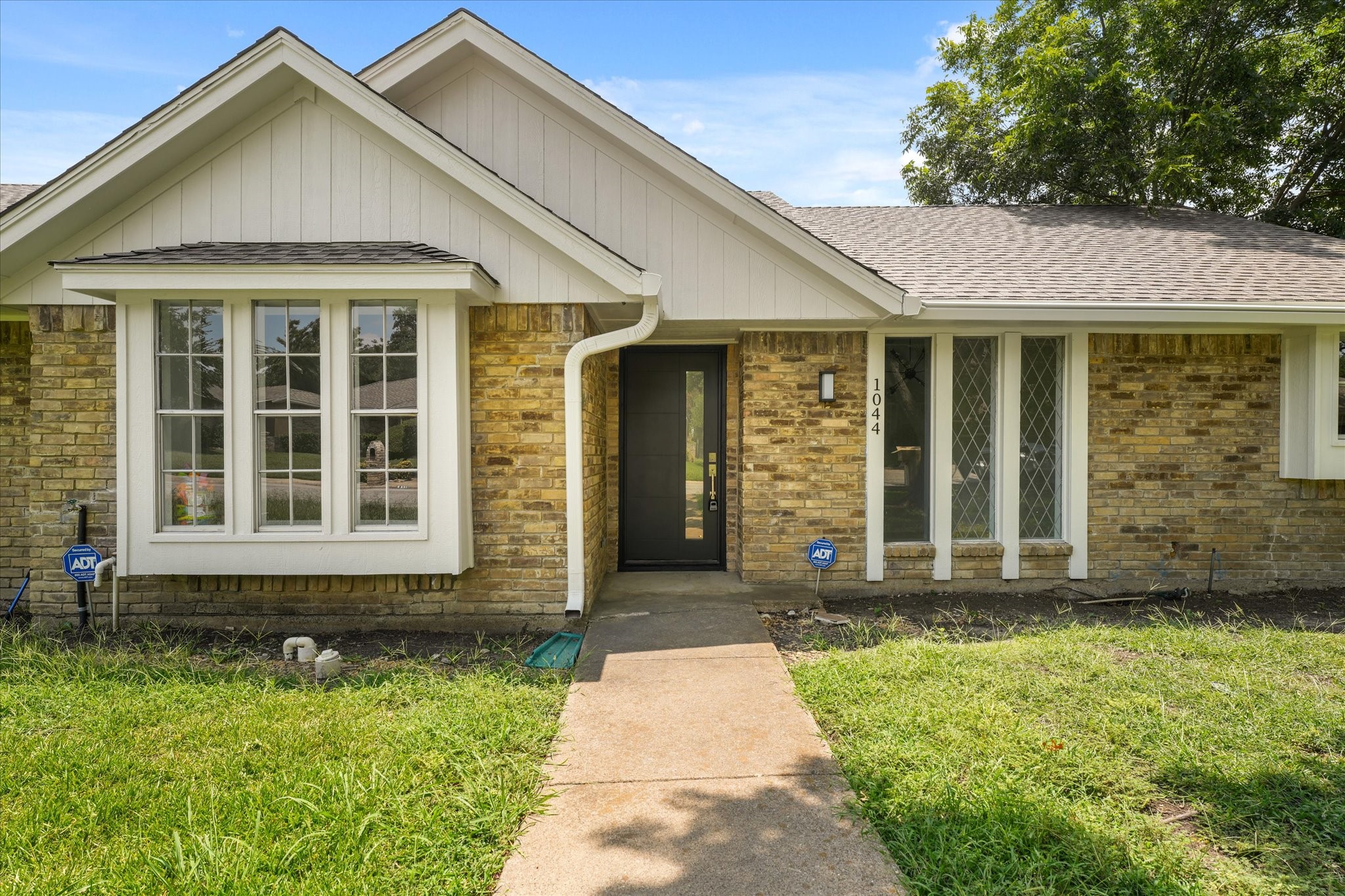1044 Briarwood Lane