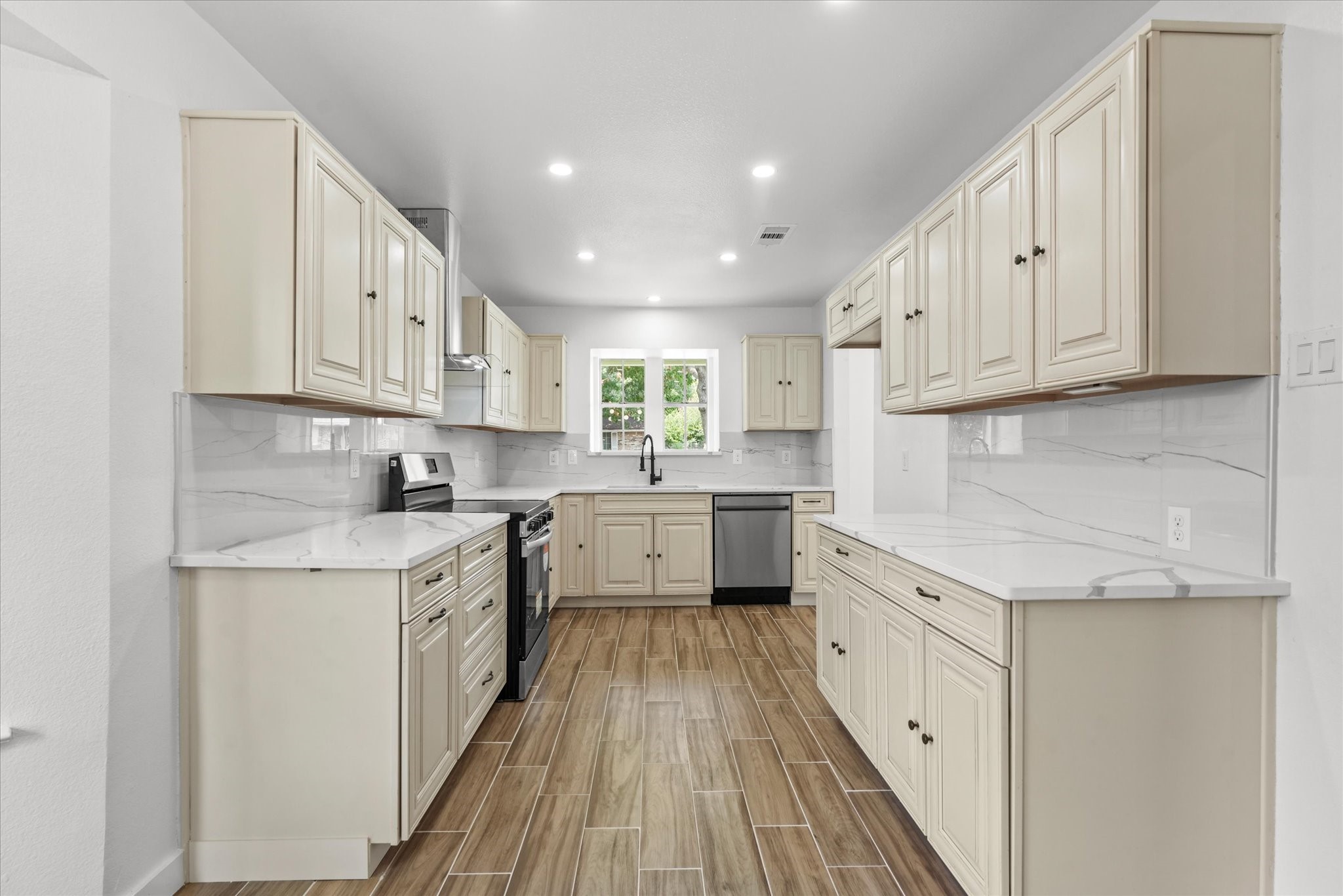 1044 Briarwood Lane