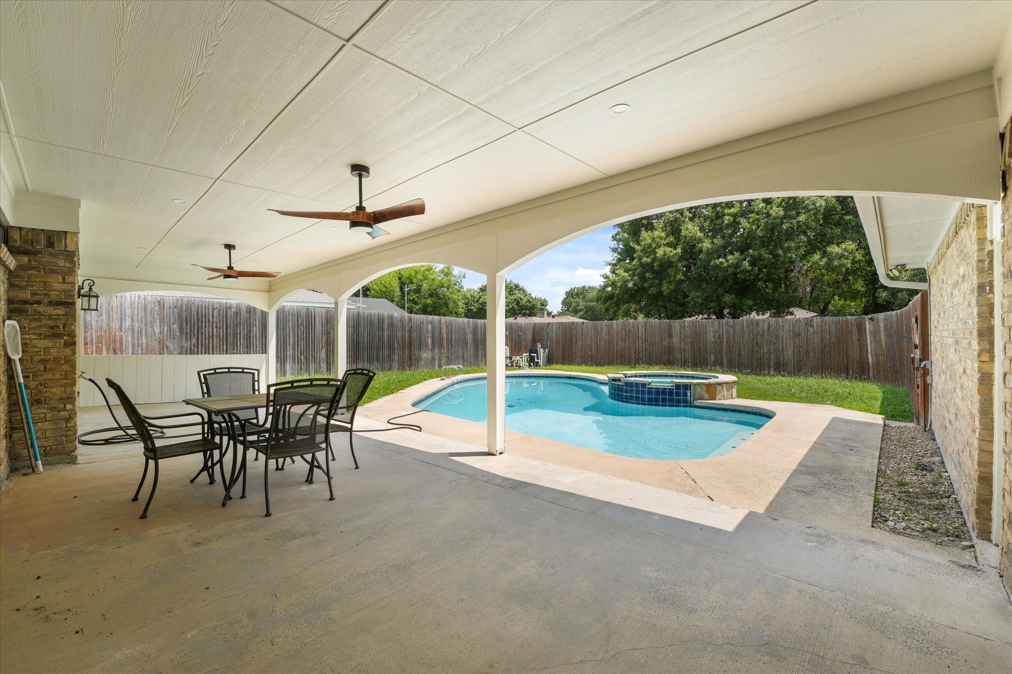 1044 Briarwood Lane