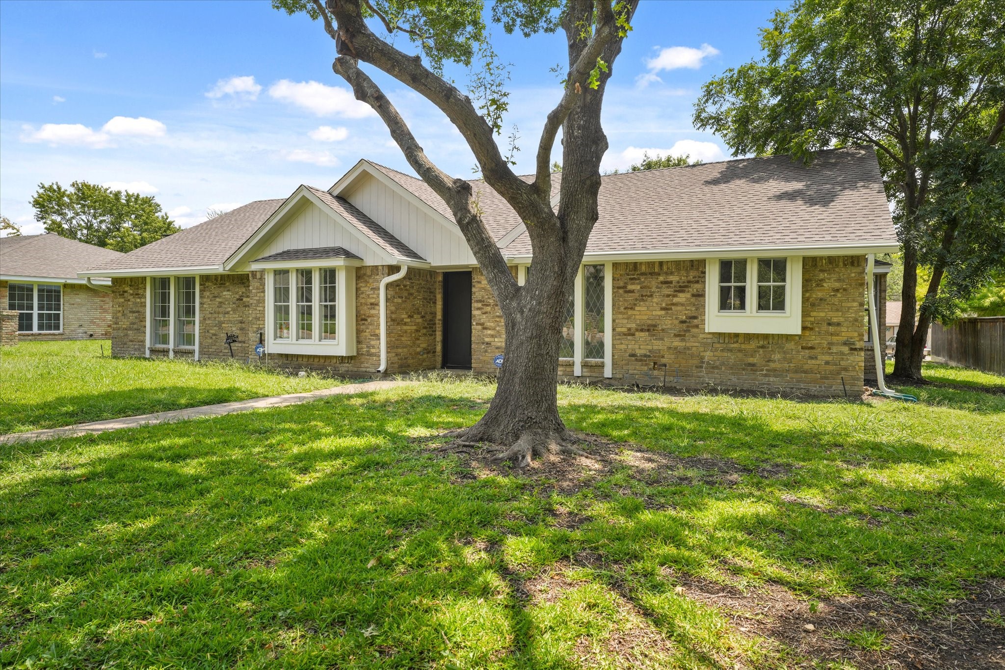 1044 Briarwood Lane