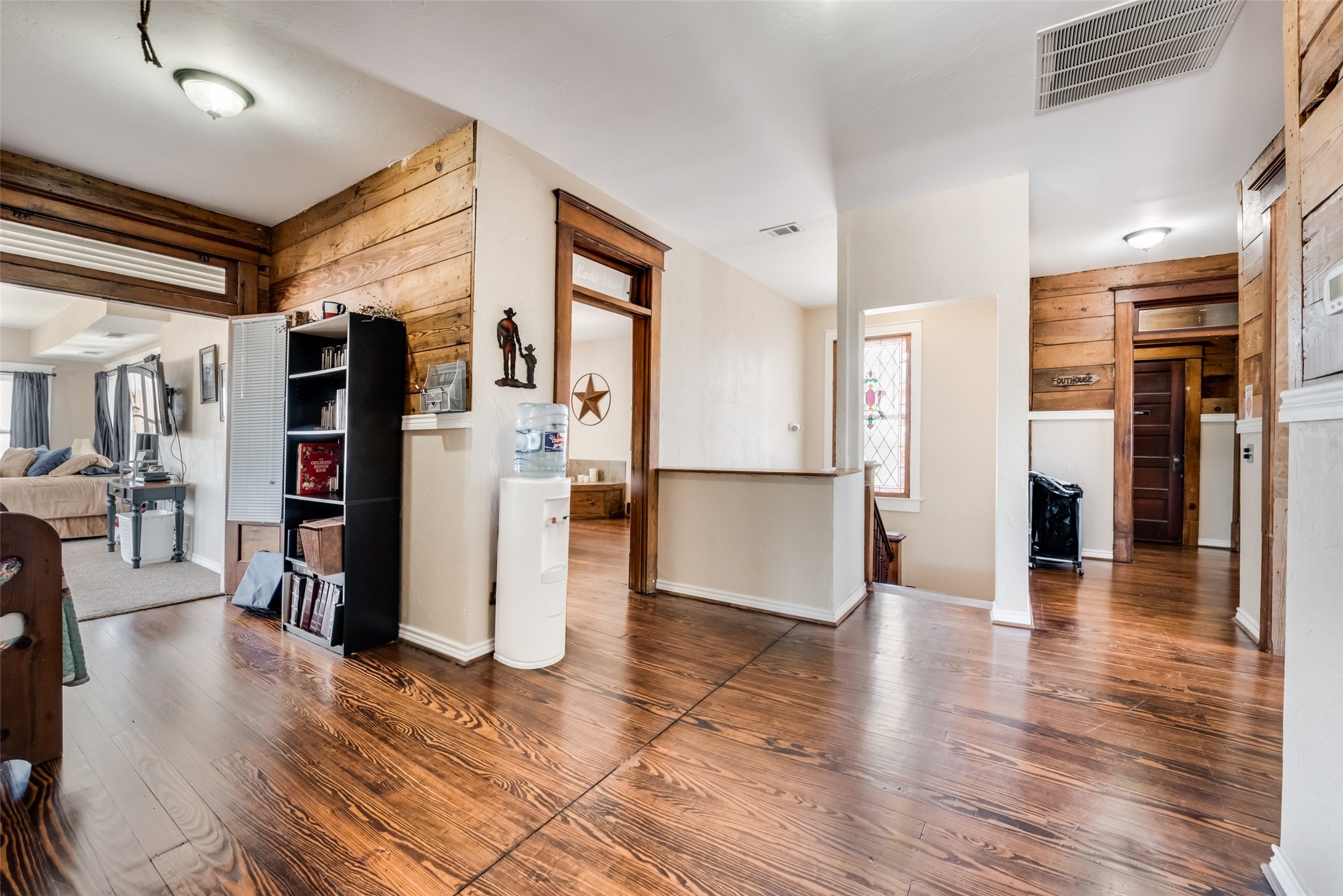 908 N Goliad Street