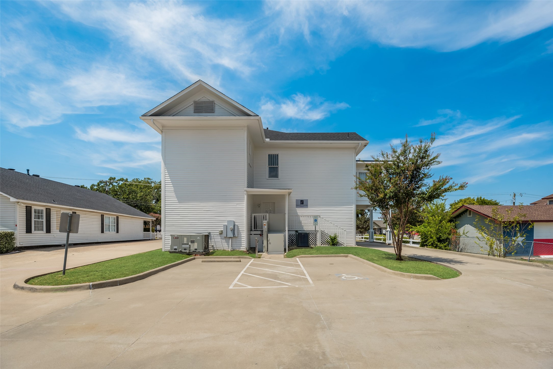 908 N Goliad Street