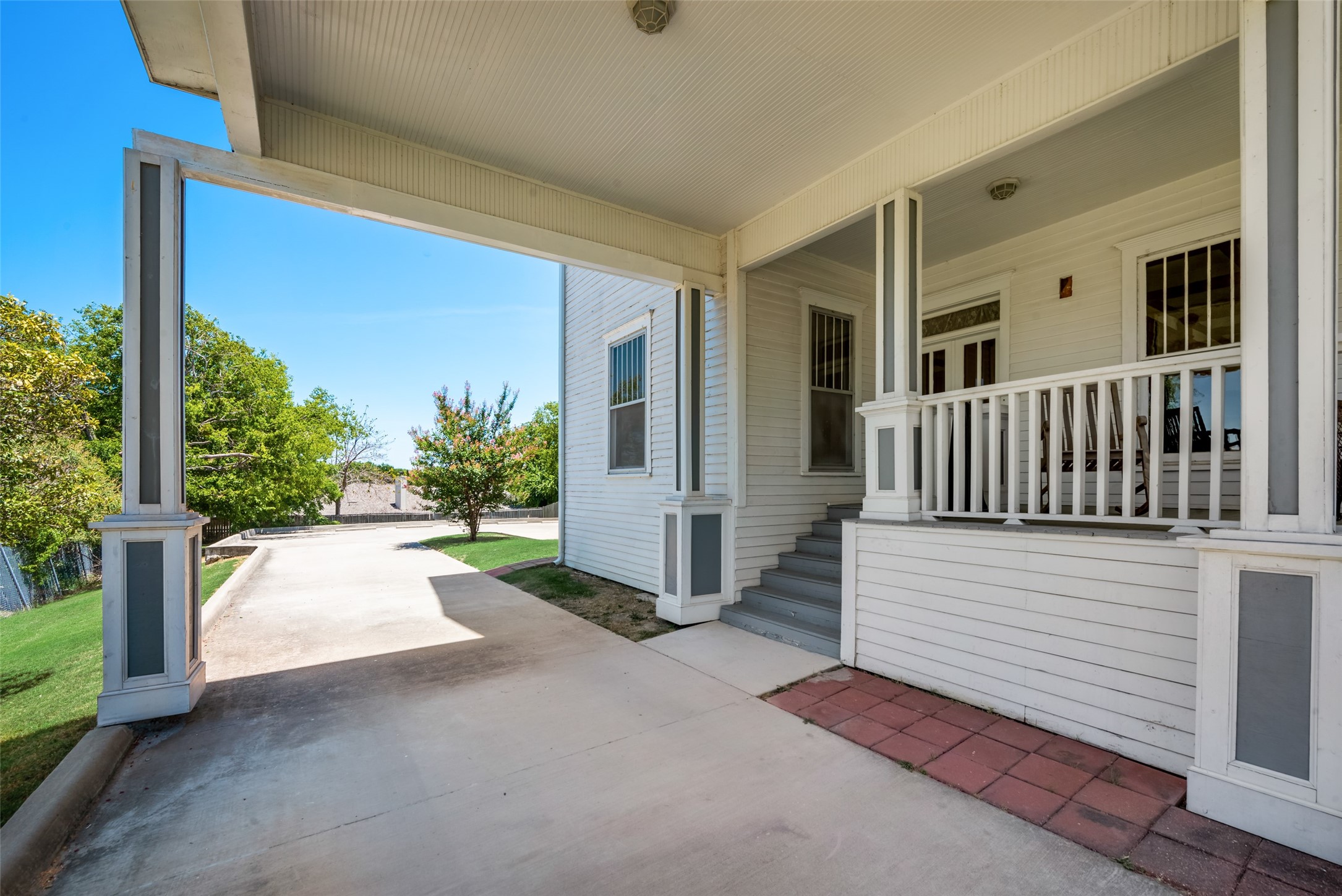 908 N Goliad Street