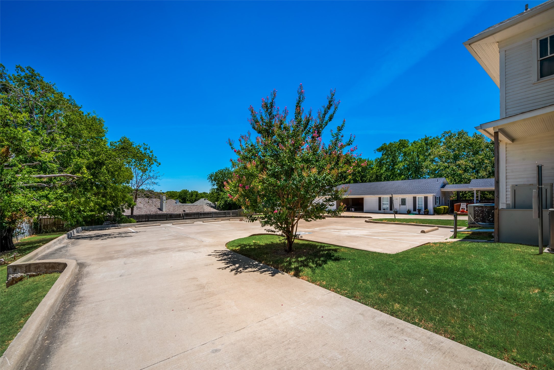 908 N Goliad Street