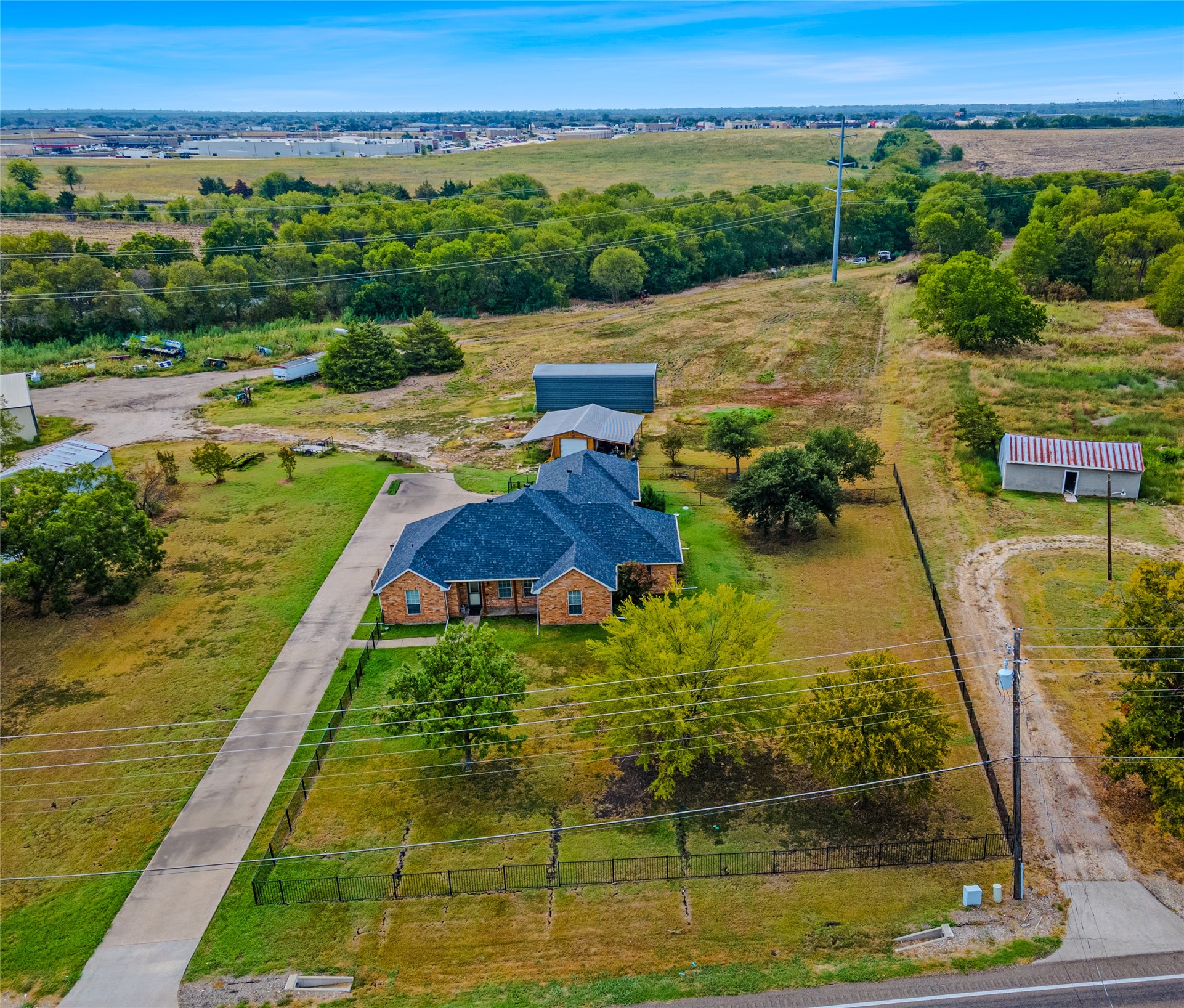 1123 W State Highway 66
