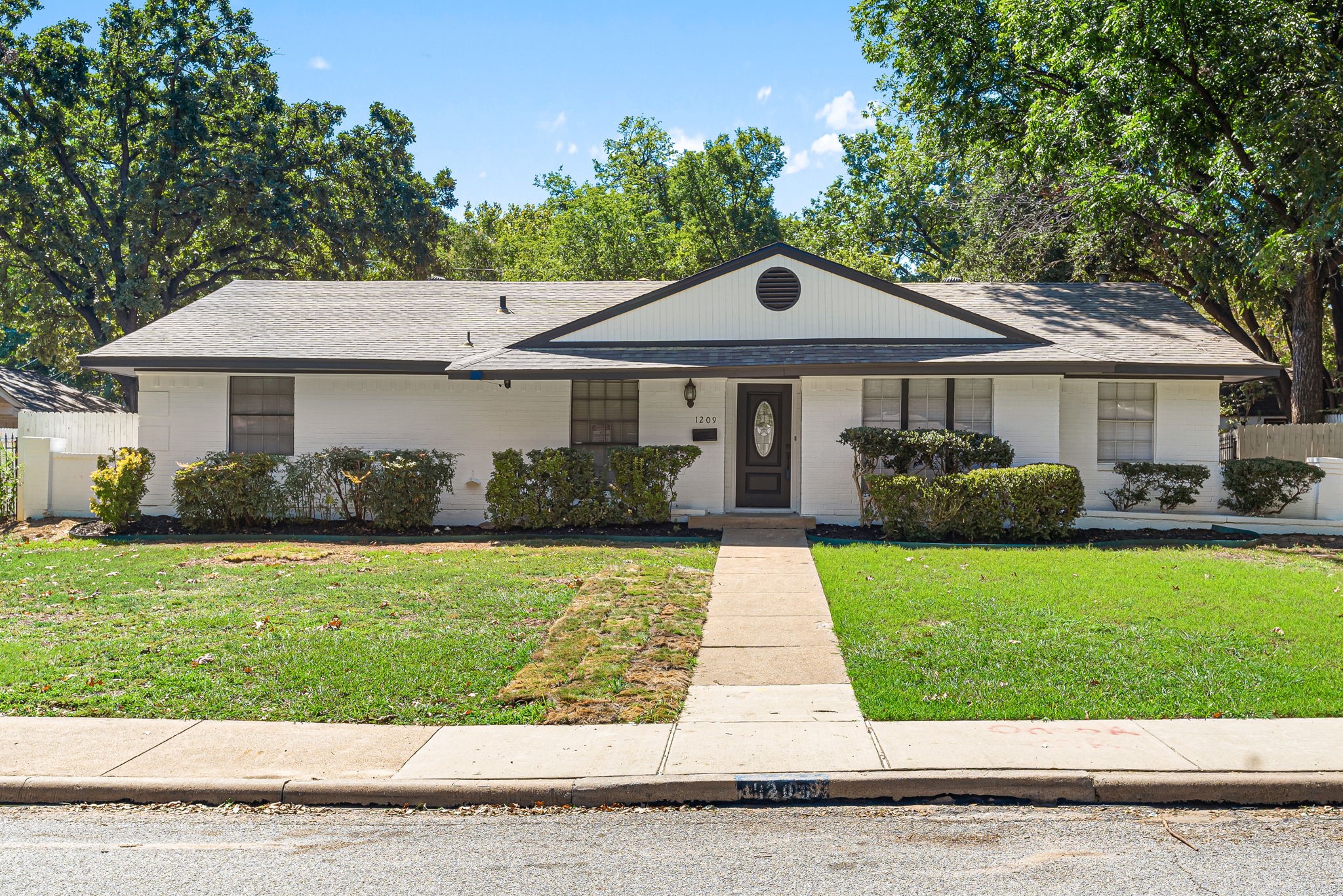 1209 Roman Road