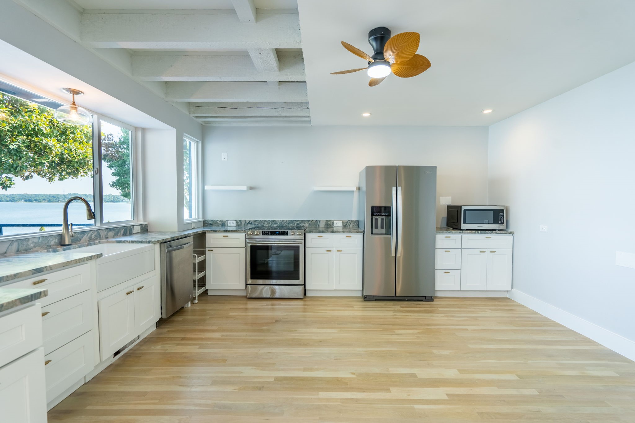 3610 Lakeside Drive