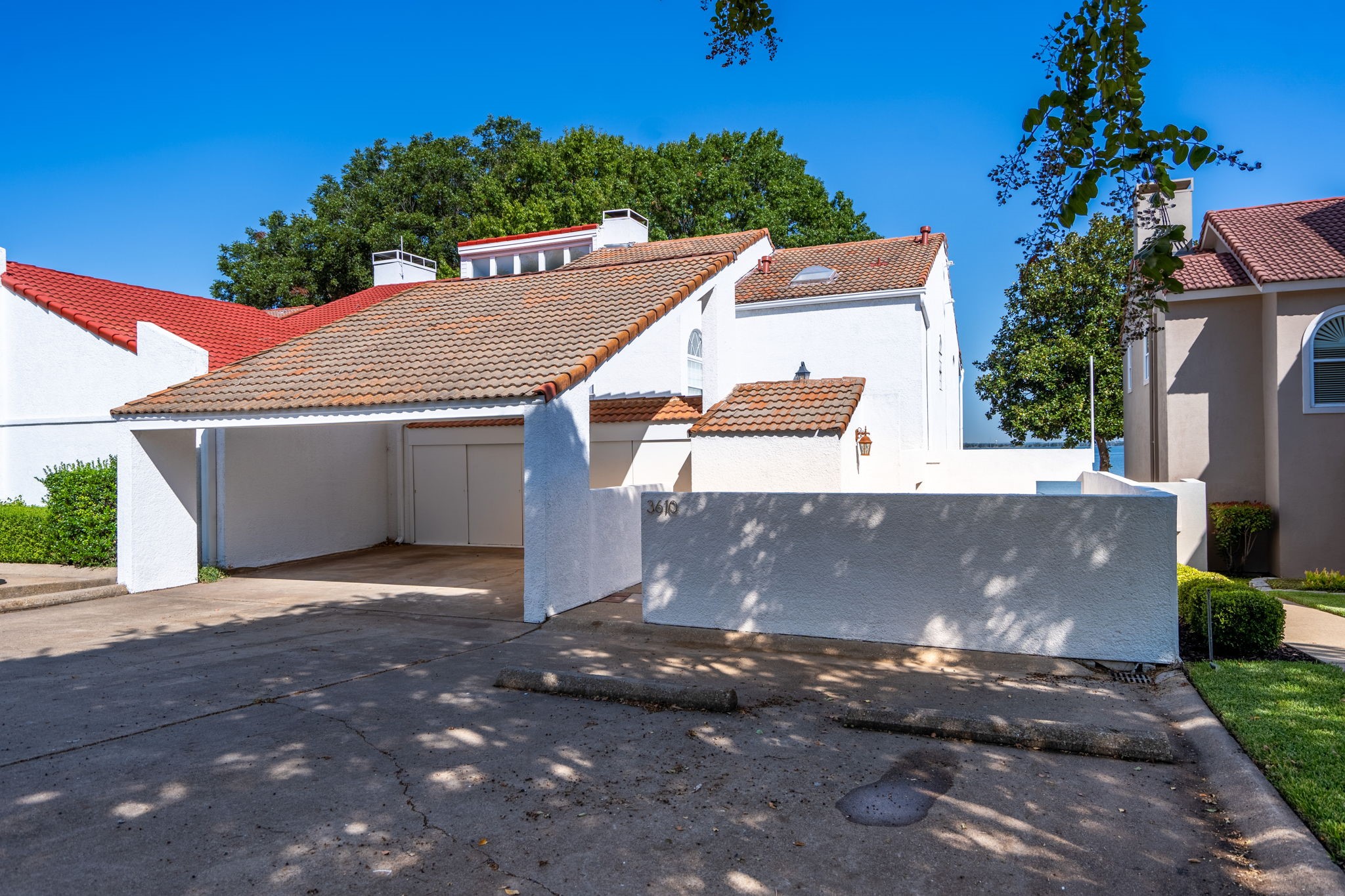 3610 Lakeside Drive