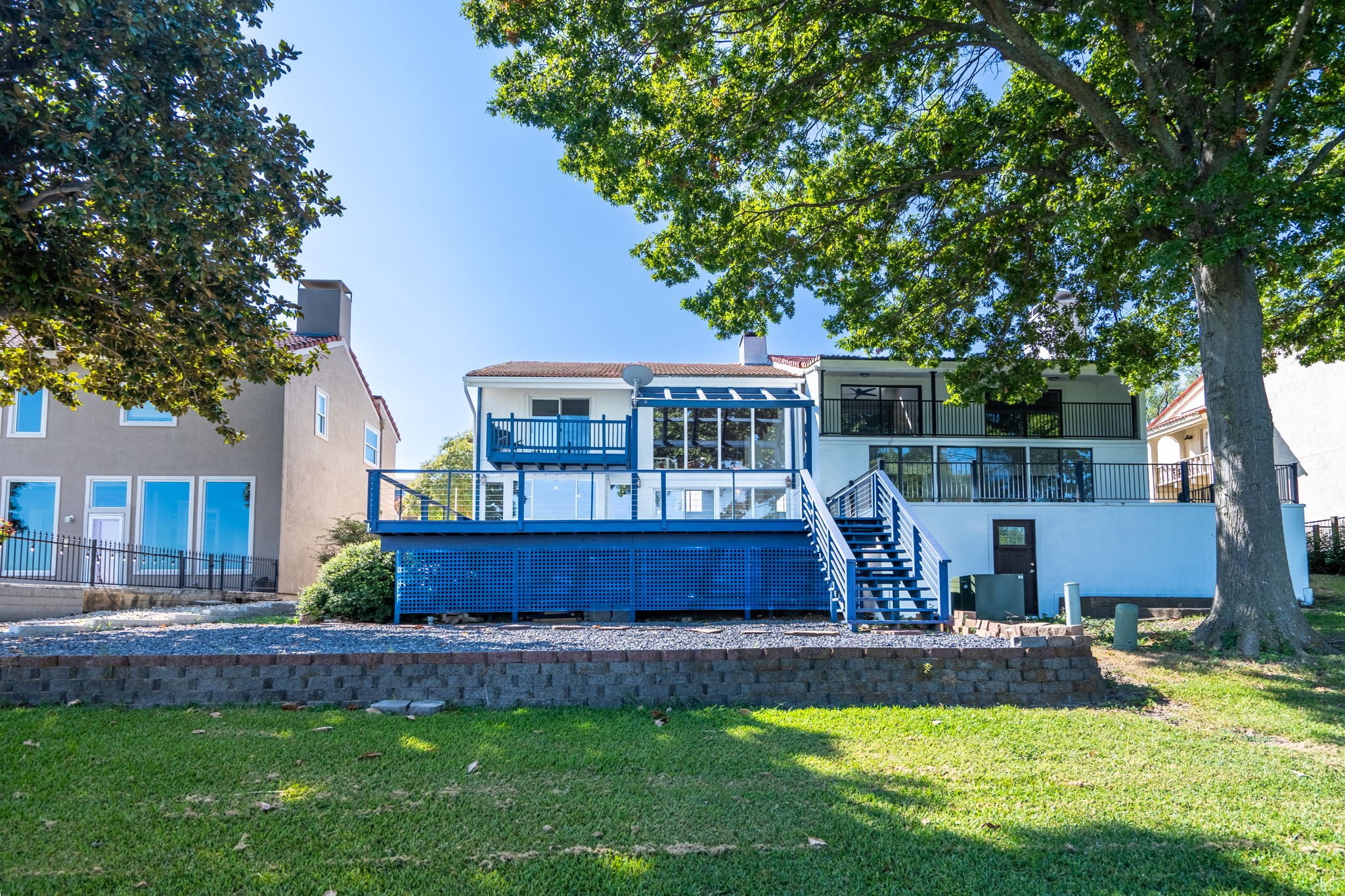 3610 Lakeside Drive