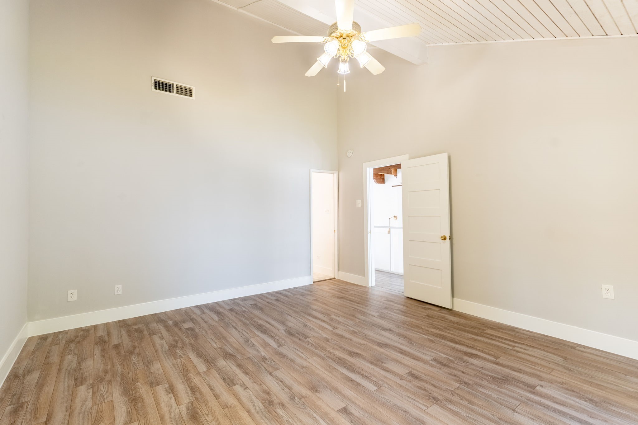 3610 Lakeside Drive