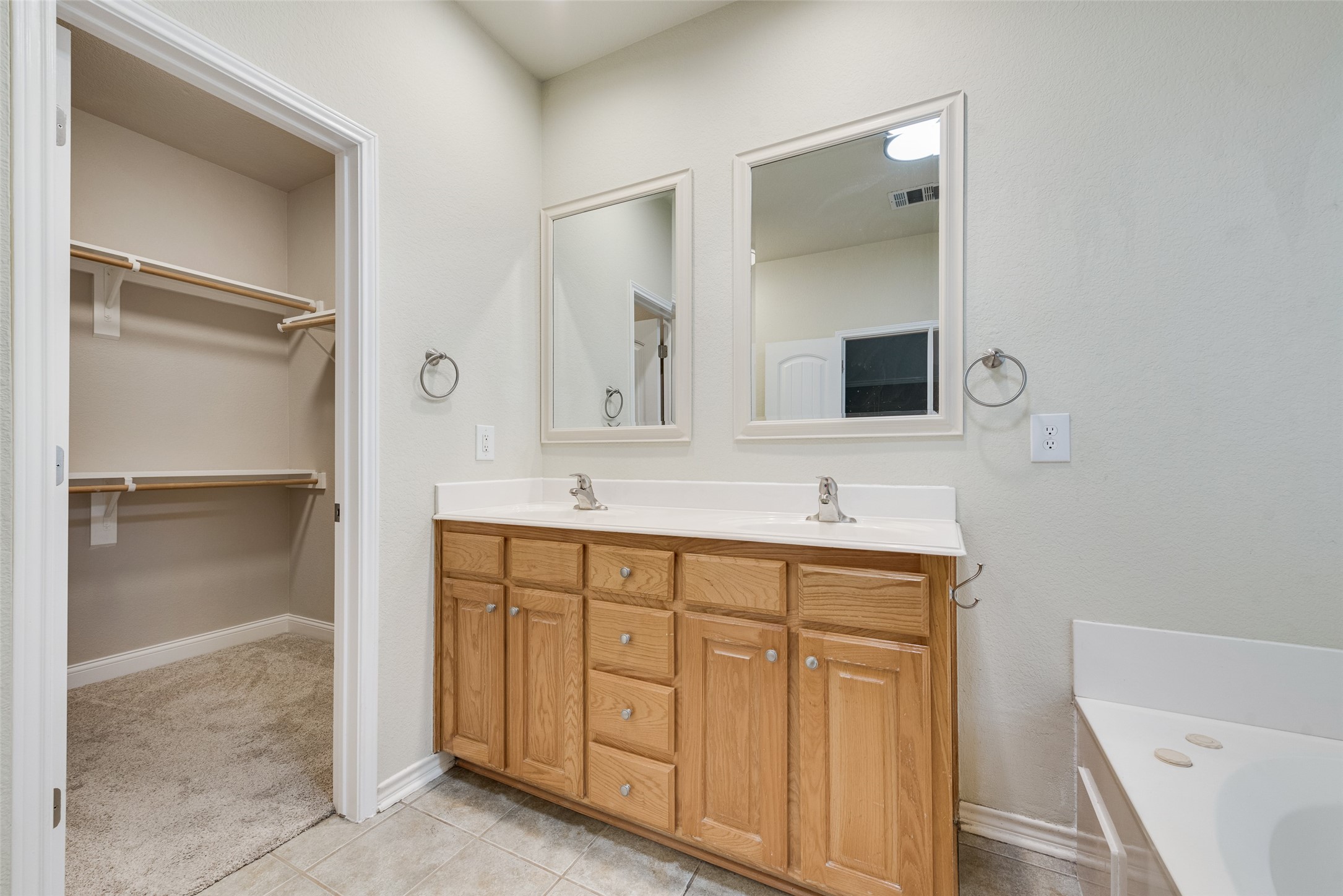 1390 Tanglevine Lane