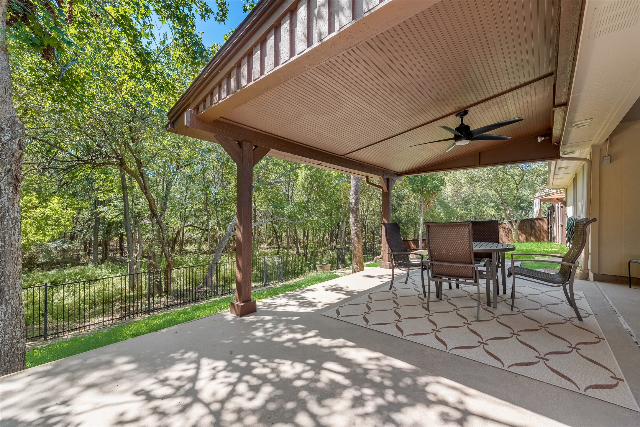 1390 Tanglevine Lane