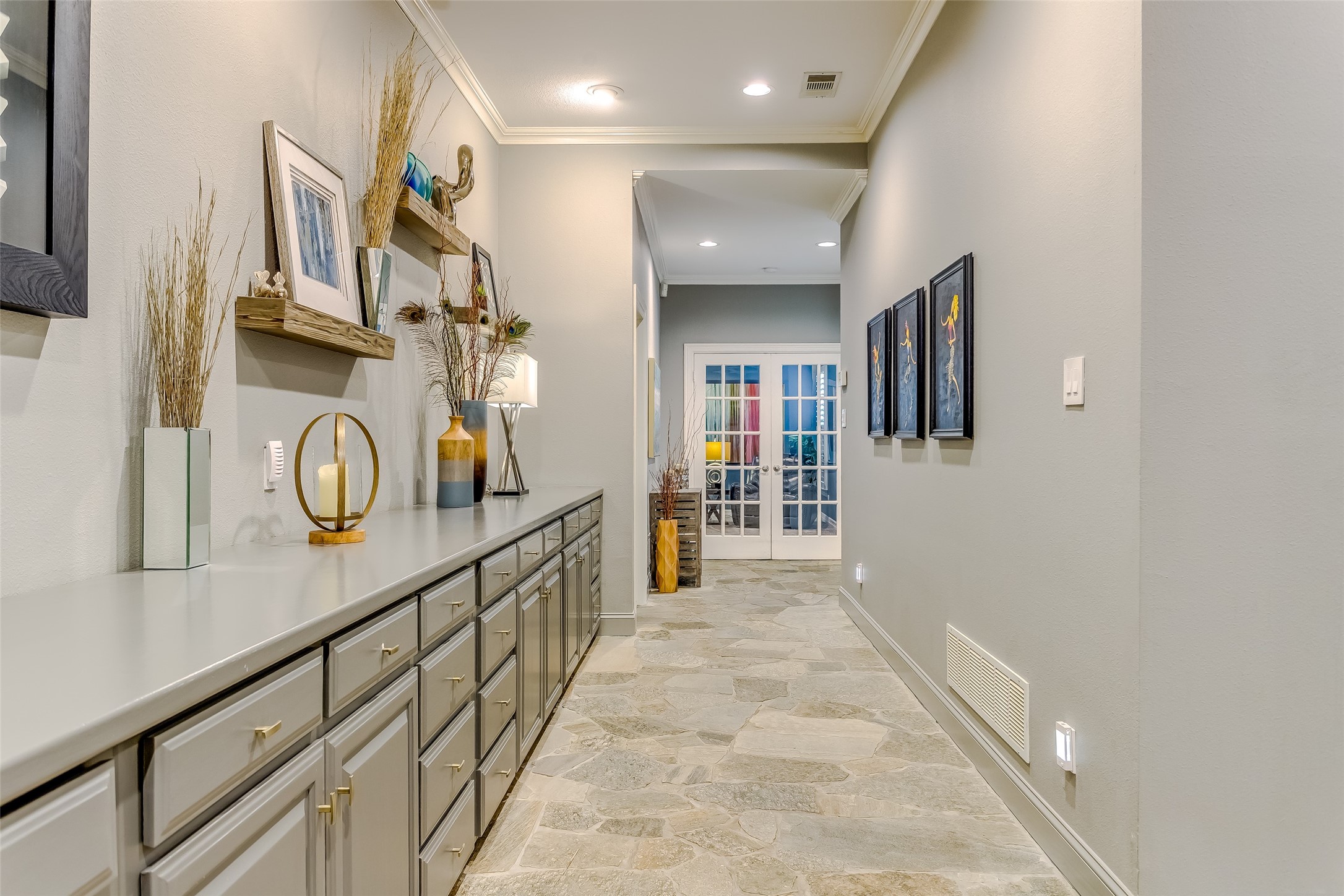 2902 River Bend Trail