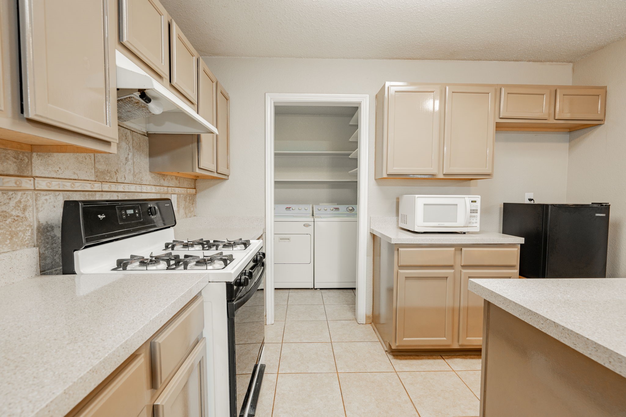 757 Edgeglen Drive