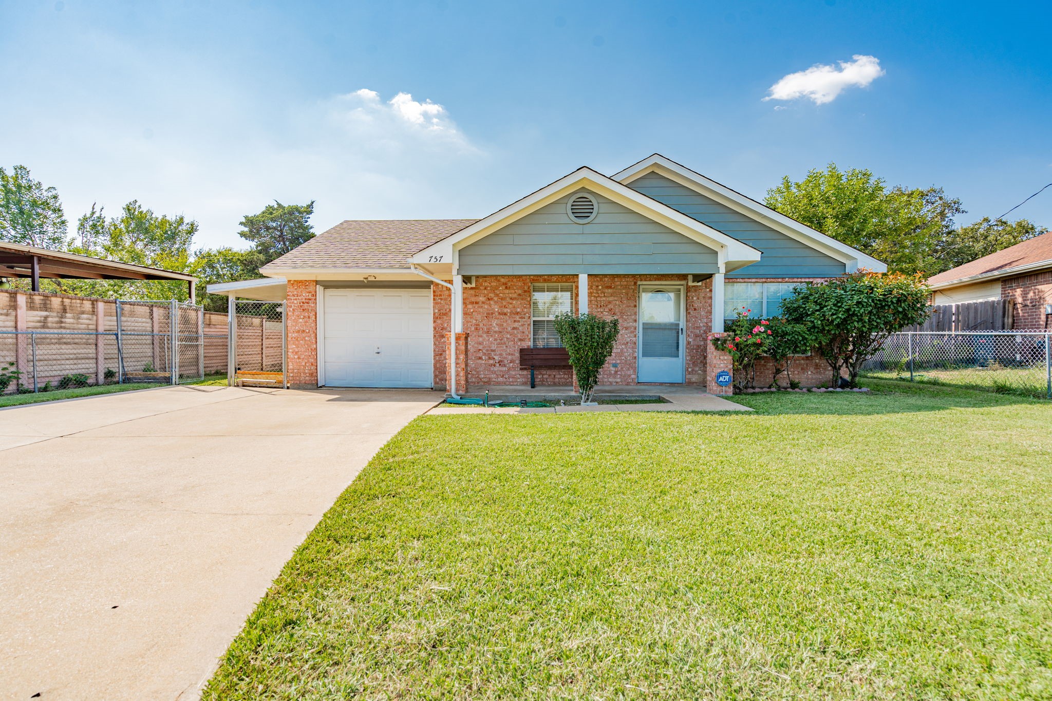 757 Edgeglen Drive