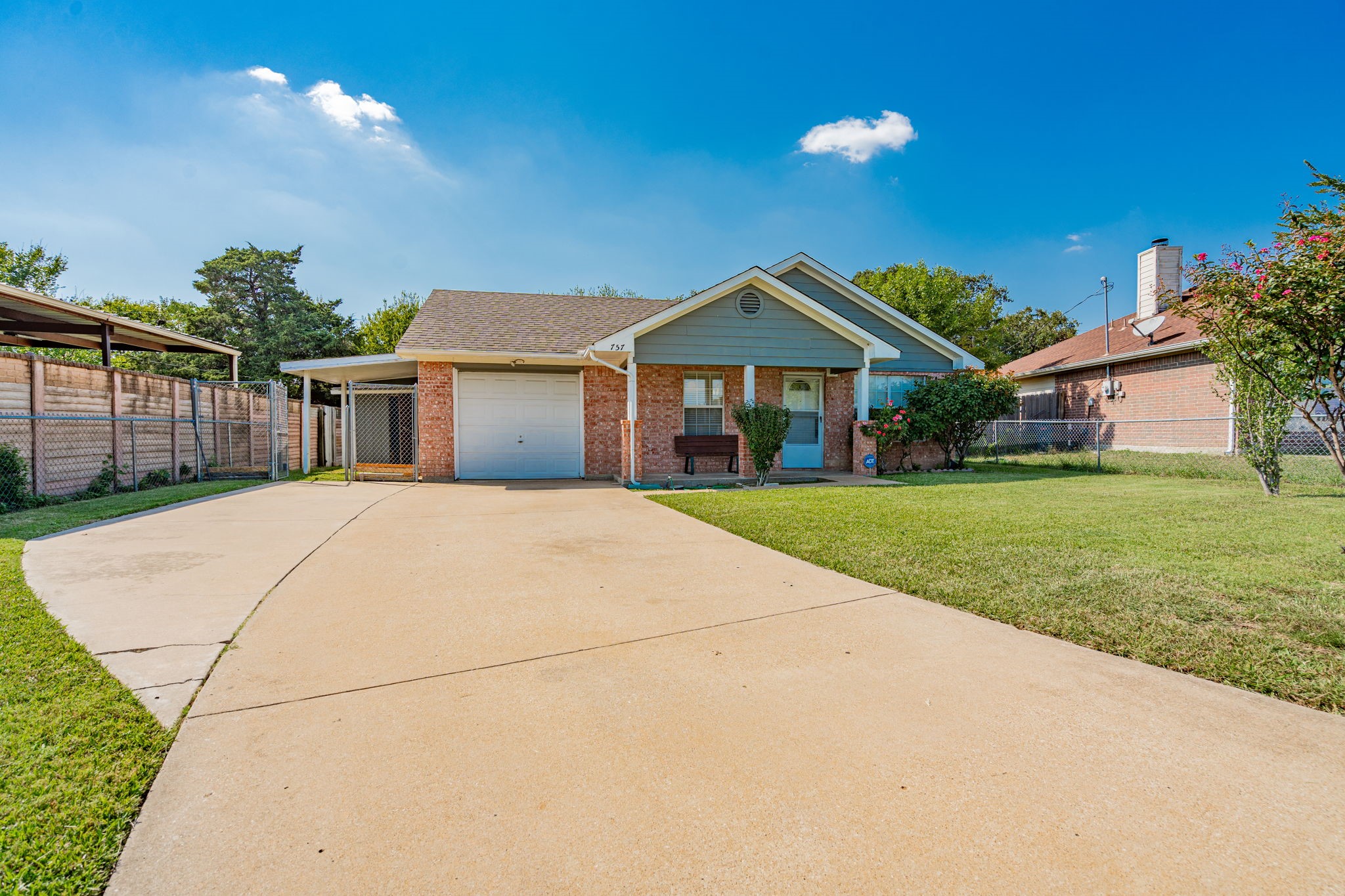 757 Edgeglen Drive