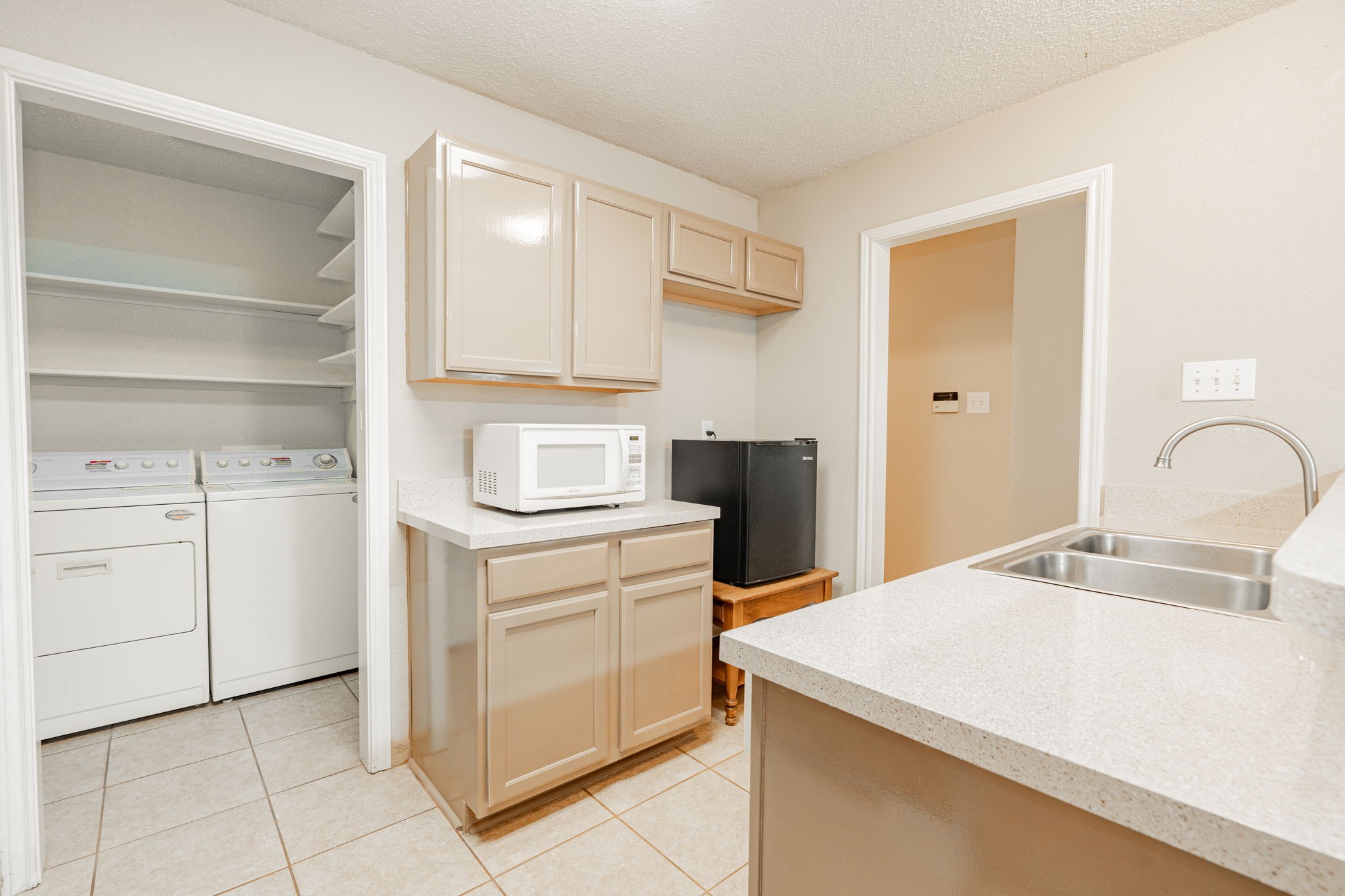757 Edgeglen Drive