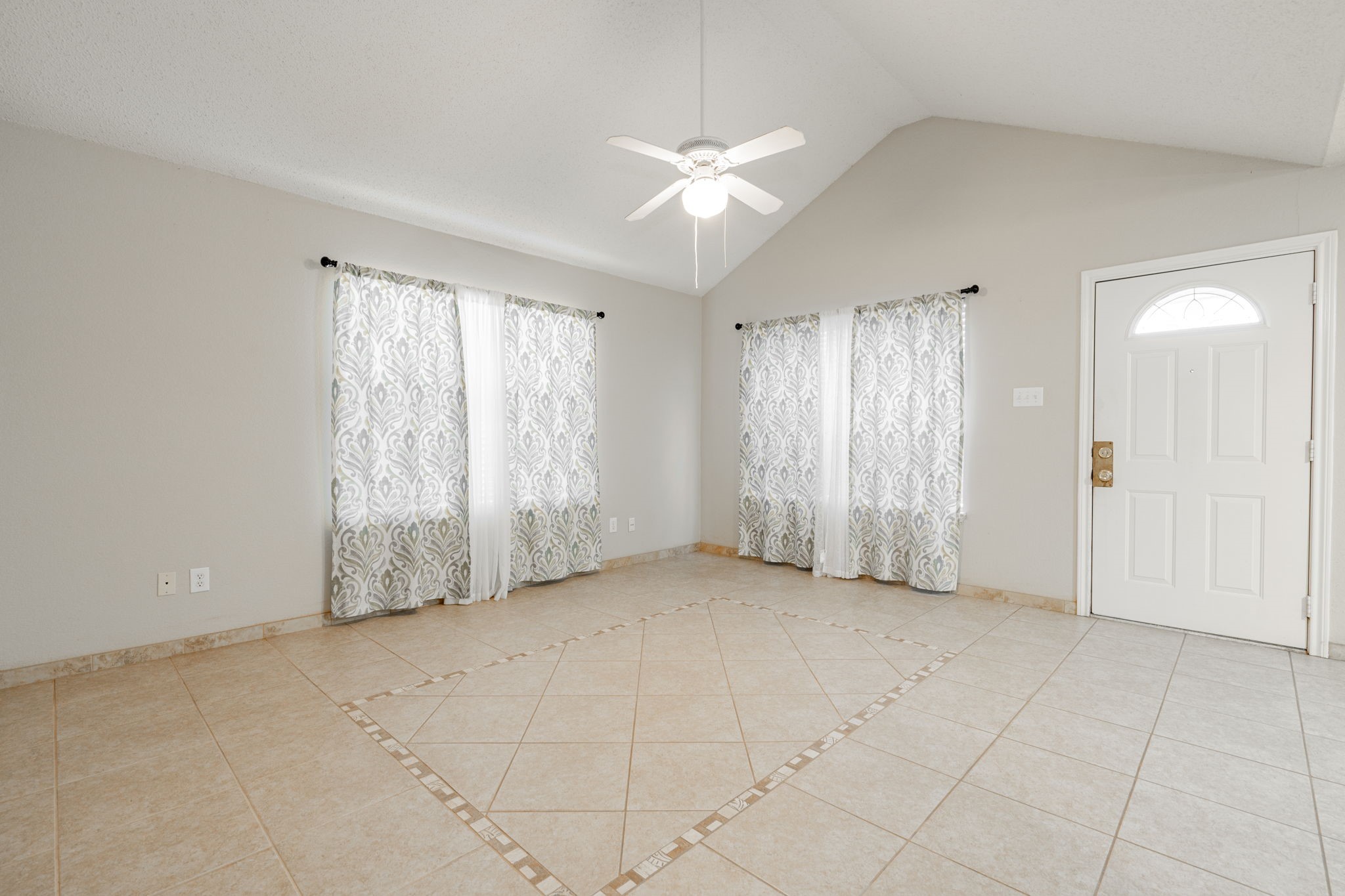 757 Edgeglen Drive