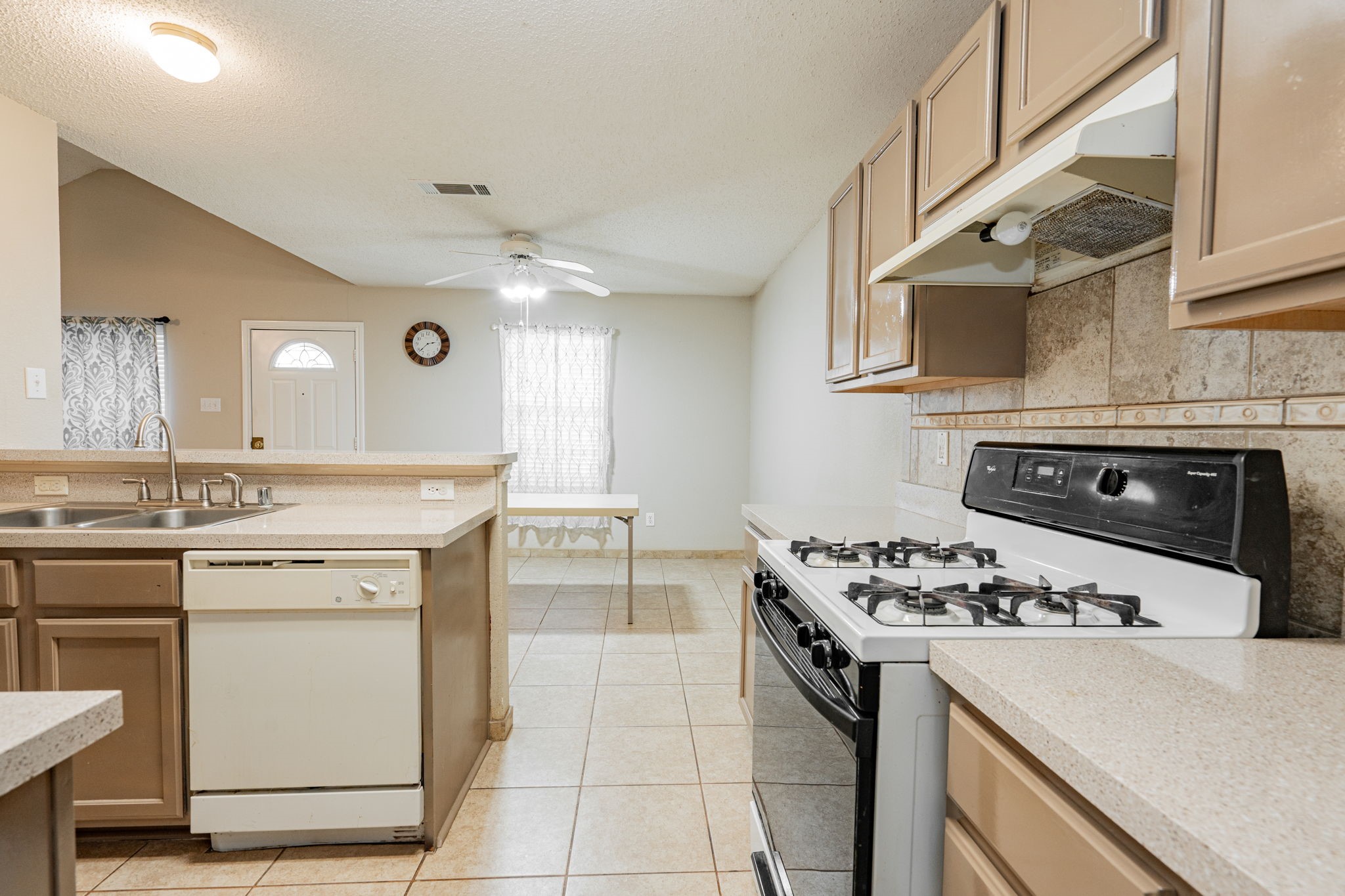 757 Edgeglen Drive