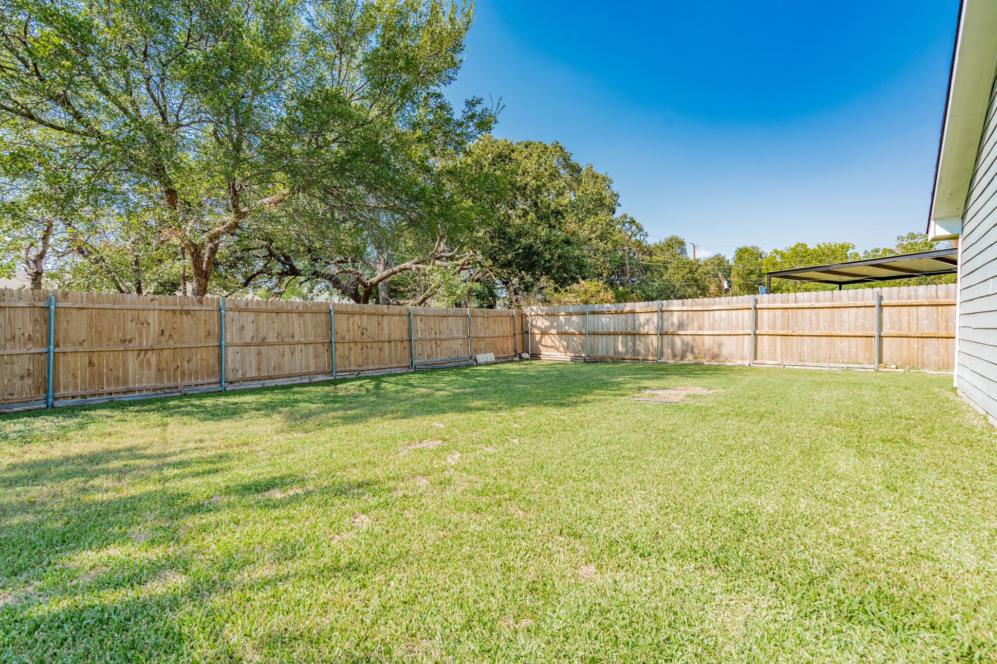 757 Edgeglen Drive