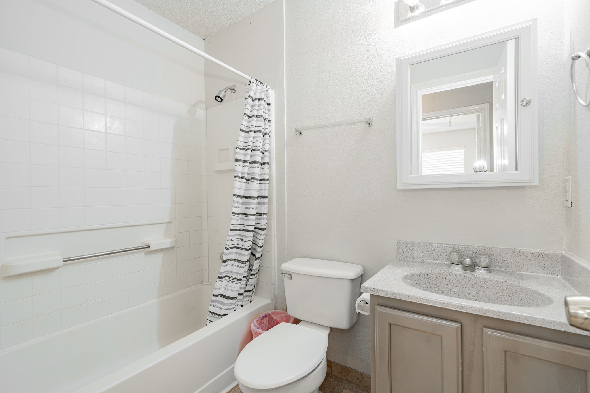 757 Edgeglen Drive