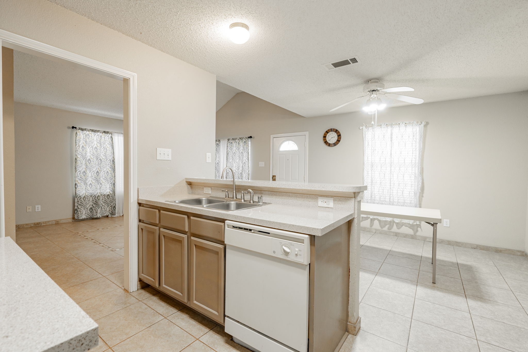 757 Edgeglen Drive