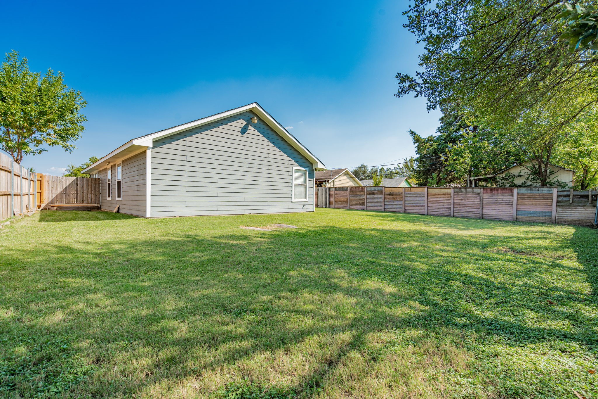 757 Edgeglen Drive